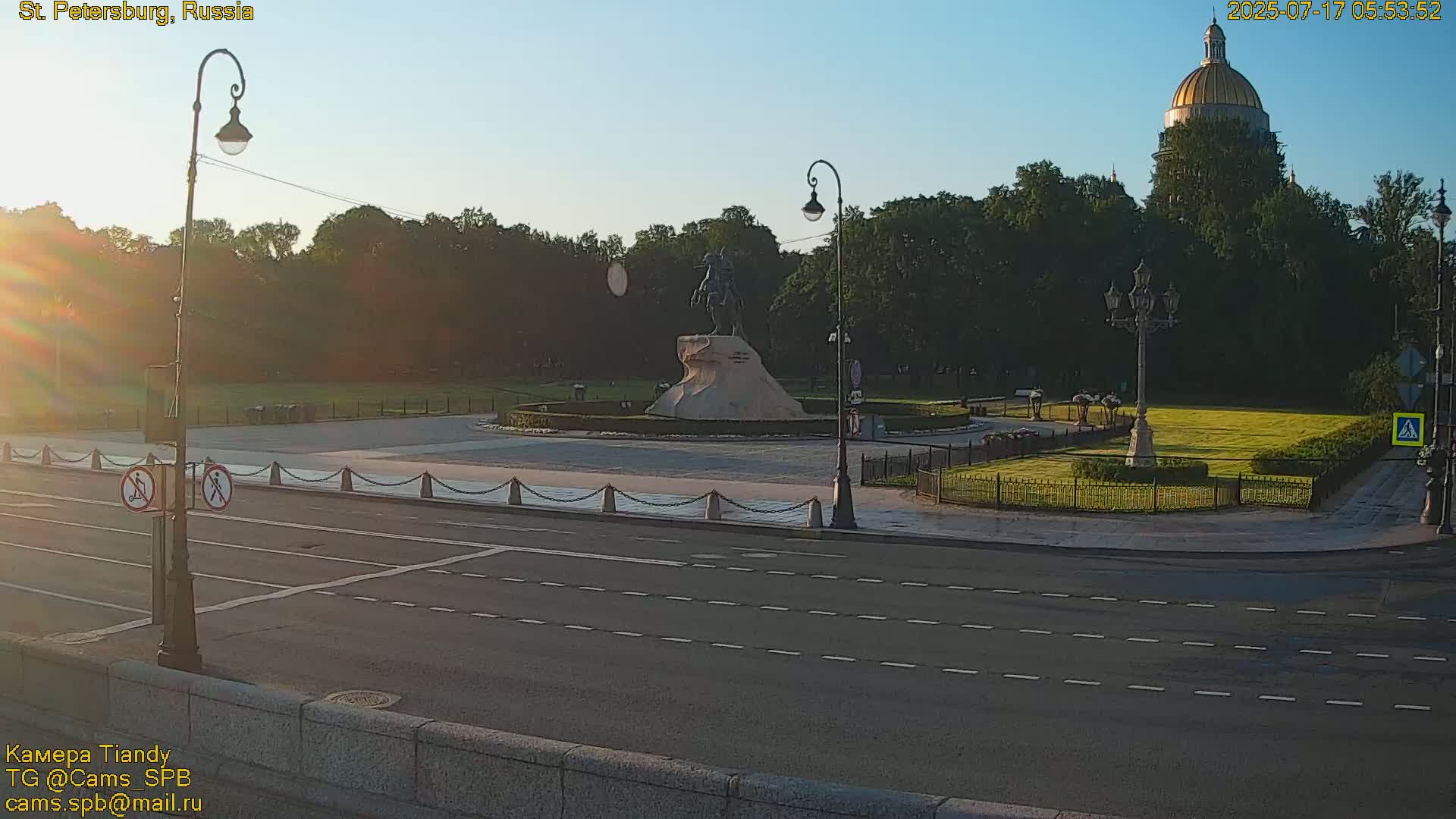 Bronze Horseman (Mednyy Vsadnik) & Saint Isaac Cathedral (Isaakiyevskiy Sobor) from Senate Square  Live Cam - Admiralteysky Okrug, Admiralteysky, Saint Petersburg, Northwestern (Severo-Zapadnyy), Russia 