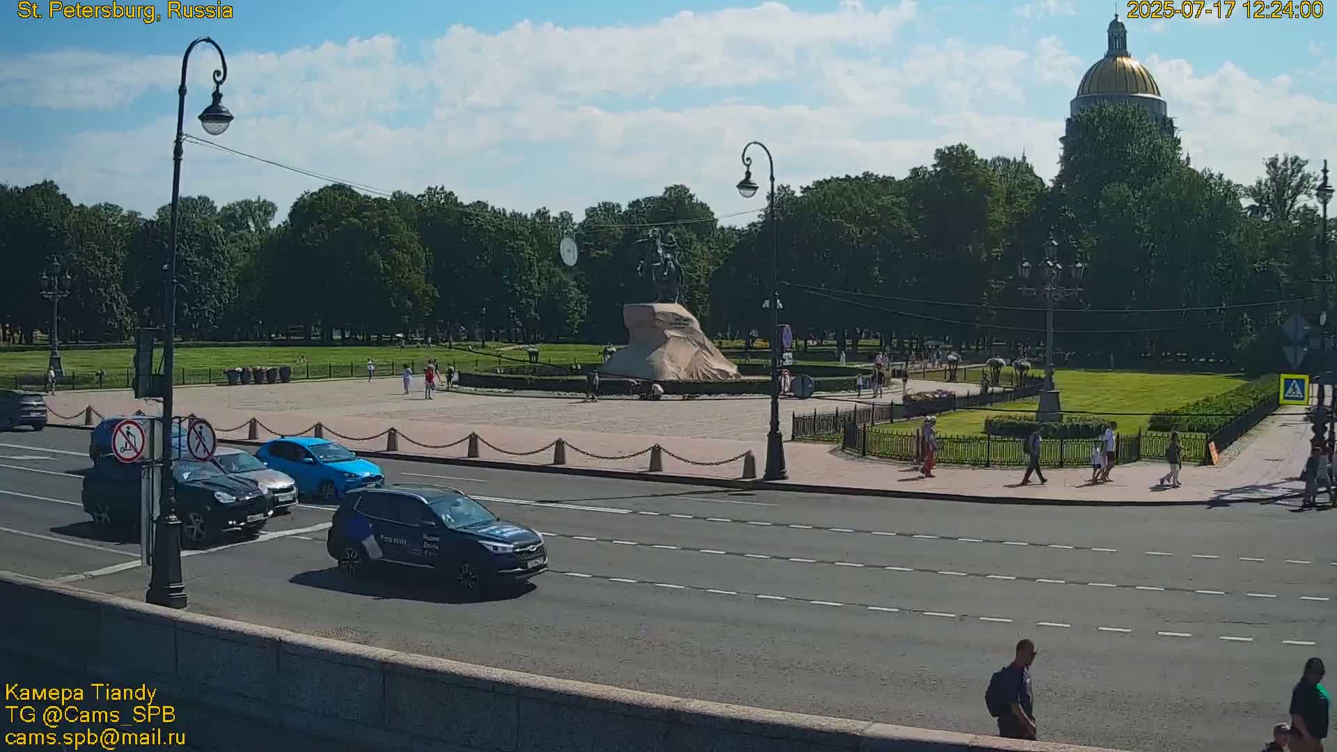 Bronze Horseman (Mednyy Vsadnik) & Saint Isaac Cathedral (Isaakiyevskiy Sobor) from Senate Square  Live Cam - Admiralteysky Okrug, Admiralteysky, Saint Petersburg, Northwestern (Severo-Zapadnyy), Russia 