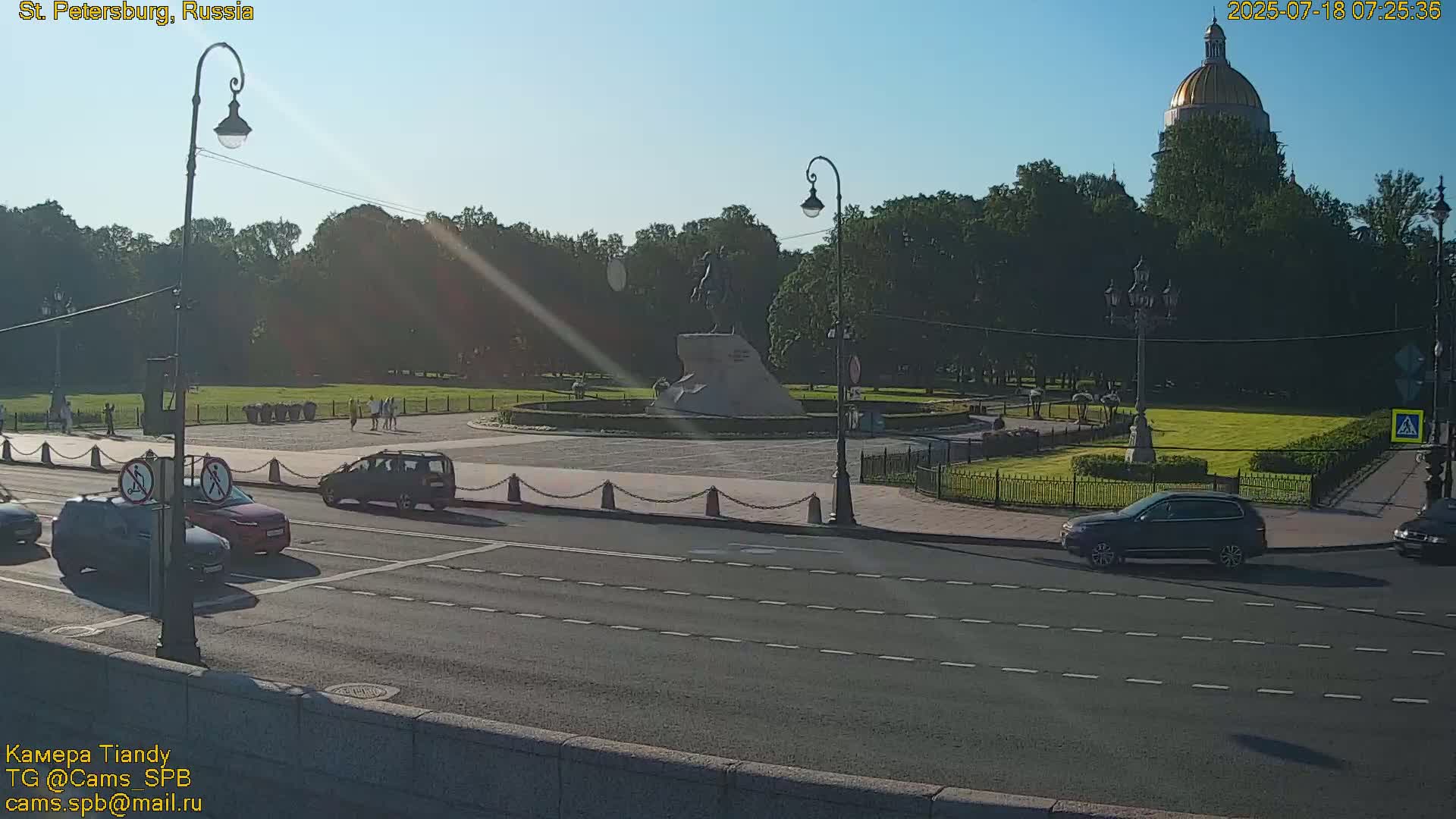Bronze Horseman (Mednyy Vsadnik) & Saint Isaac Cathedral (Isaakiyevskiy Sobor) from Senate Square  Live Cam - Admiralteysky Okrug, Admiralteysky, Saint Petersburg, Northwestern (Severo-Zapadnyy), Russia 