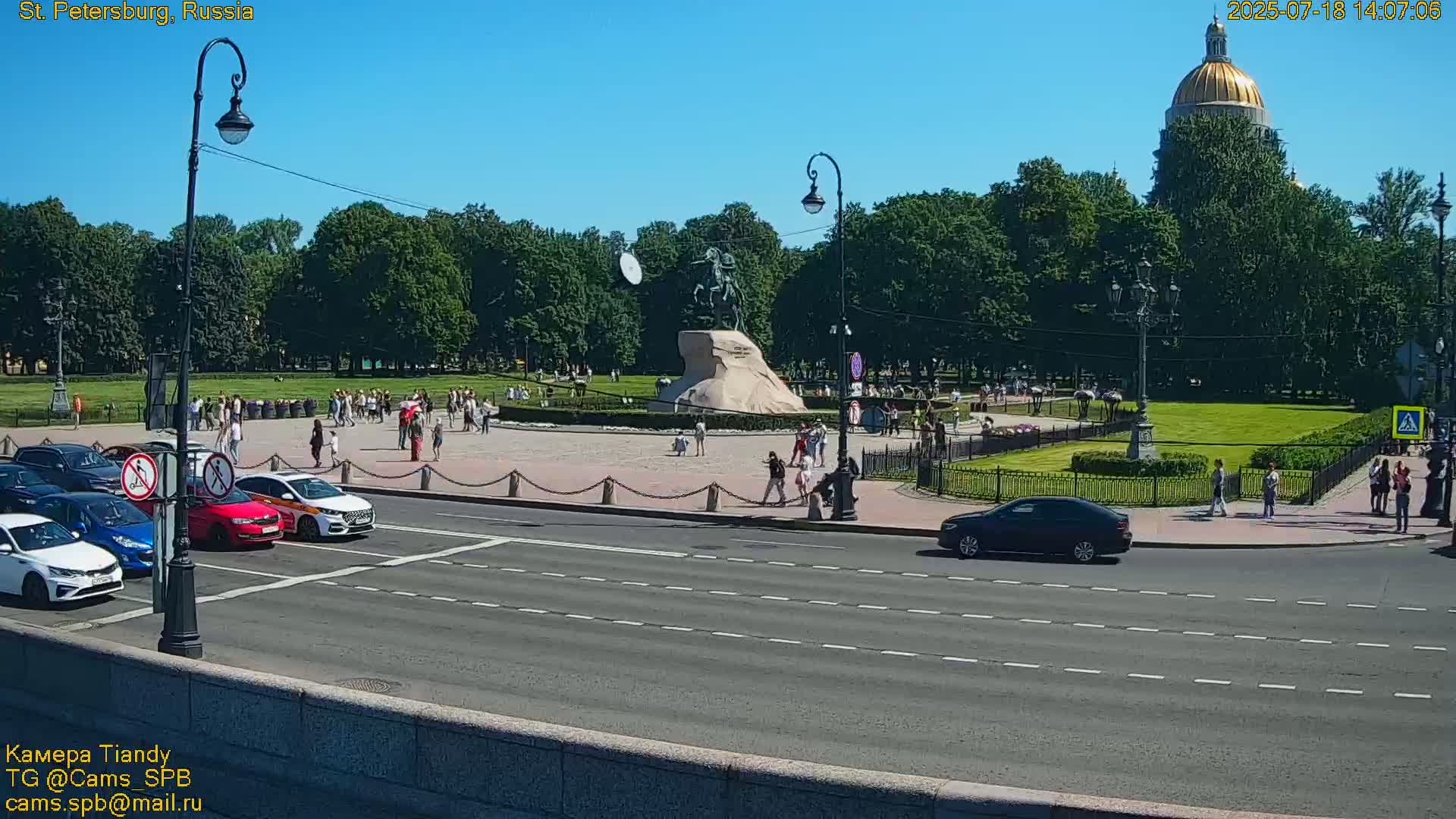 Bronze Horseman (Mednyy Vsadnik) & Saint Isaac Cathedral (Isaakiyevskiy Sobor) from Senate Square  Live Cam - Admiralteysky Okrug, Admiralteysky, Saint Petersburg, Northwestern (Severo-Zapadnyy), Russia 