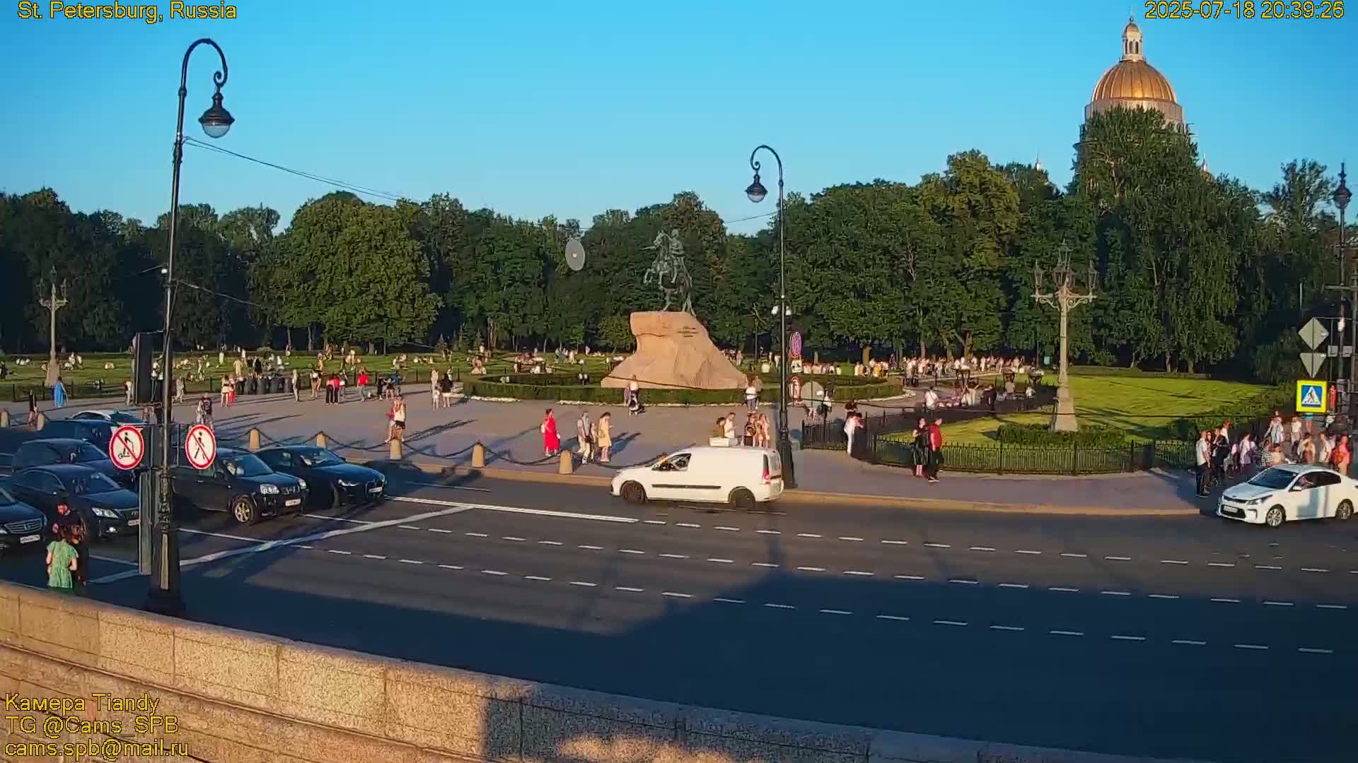 Bronze Horseman (Mednyy Vsadnik) & Saint Isaac Cathedral (Isaakiyevskiy Sobor) from Senate Square  Live Cam - Admiralteysky Okrug, Admiralteysky, Saint Petersburg, Northwestern (Severo-Zapadnyy), Russia 