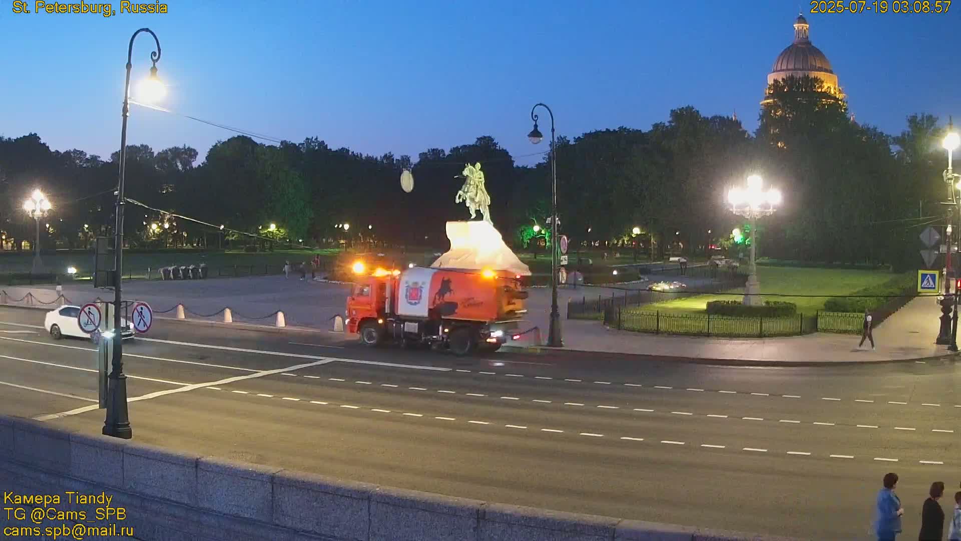 Bronze Horseman (Mednyy Vsadnik) & Saint Isaac Cathedral (Isaakiyevskiy Sobor) from Senate Square  Live Cam - Admiralteysky Okrug, Admiralteysky, Saint Petersburg, Northwestern (Severo-Zapadnyy), Russia 
