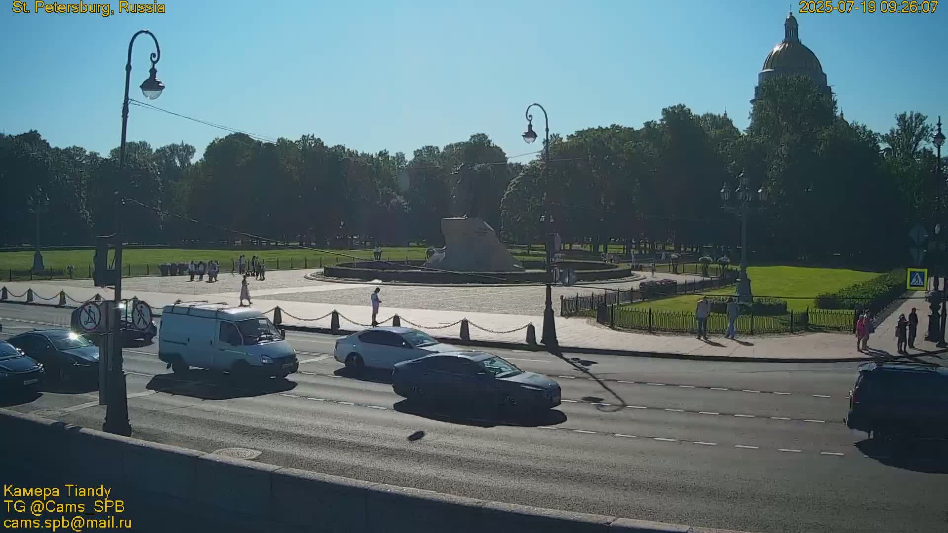 Bronze Horseman (Mednyy Vsadnik) & Saint Isaac Cathedral (Isaakiyevskiy Sobor) from Senate Square  Live Cam - Admiralteysky Okrug, Admiralteysky, Saint Petersburg, Northwestern (Severo-Zapadnyy), Russia 