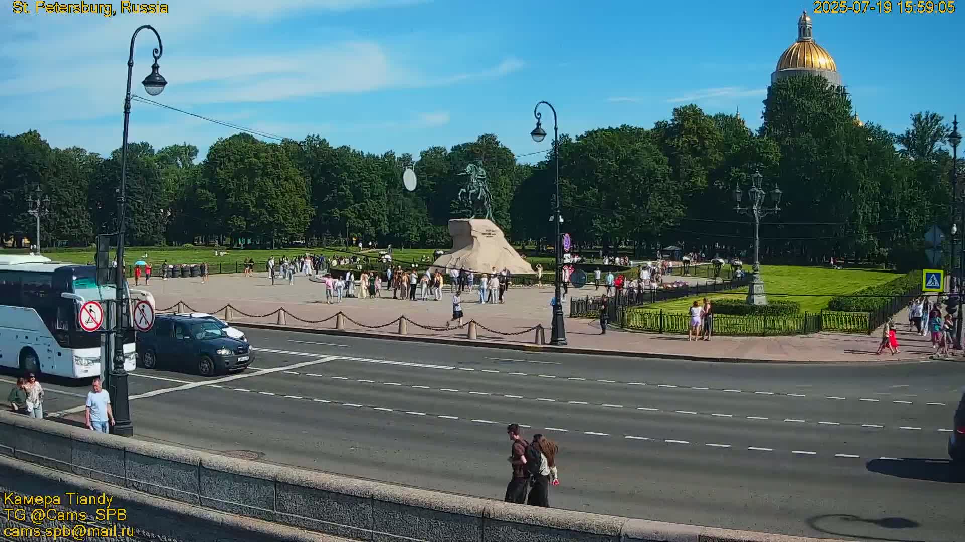 Bronze Horseman (Mednyy Vsadnik) & Saint Isaac Cathedral (Isaakiyevskiy Sobor) from Senate Square  Live Cam - Admiralteysky Okrug, Admiralteysky, Saint Petersburg, Northwestern (Severo-Zapadnyy), Russia 