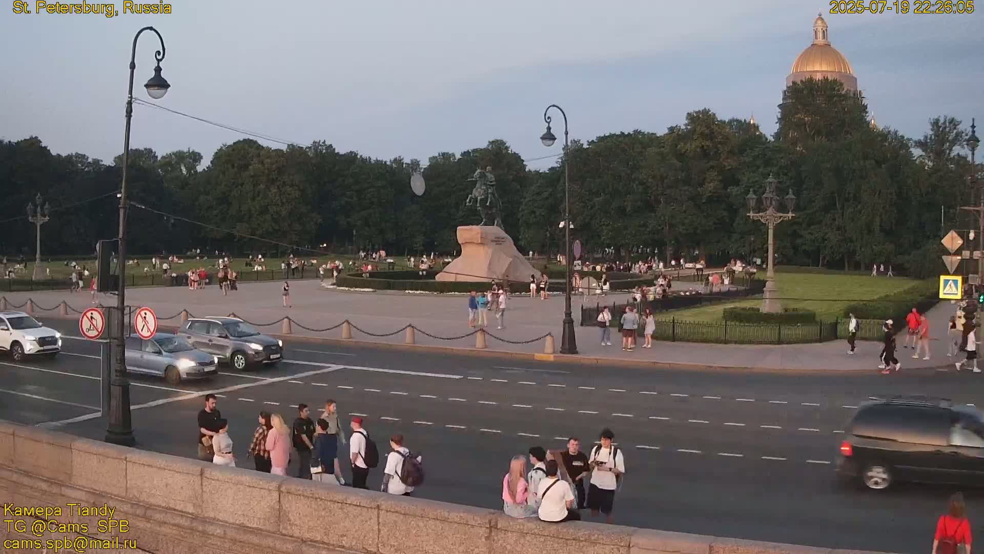 Bronze Horseman (Mednyy Vsadnik) & Saint Isaac Cathedral (Isaakiyevskiy Sobor) from Senate Square  Live Cam - Admiralteysky Okrug, Admiralteysky, Saint Petersburg, Northwestern (Severo-Zapadnyy), Russia 