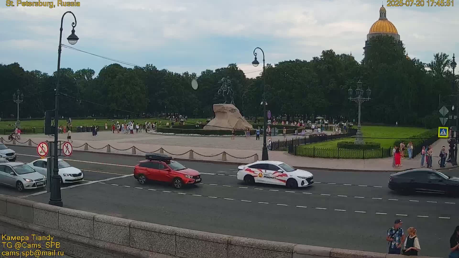 Bronze Horseman (Mednyy Vsadnik) & Saint Isaac Cathedral (Isaakiyevskiy Sobor) from Senate Square  Live Cam - Admiralteysky Okrug, Admiralteysky, Saint Petersburg, Northwestern (Severo-Zapadnyy), Russia 