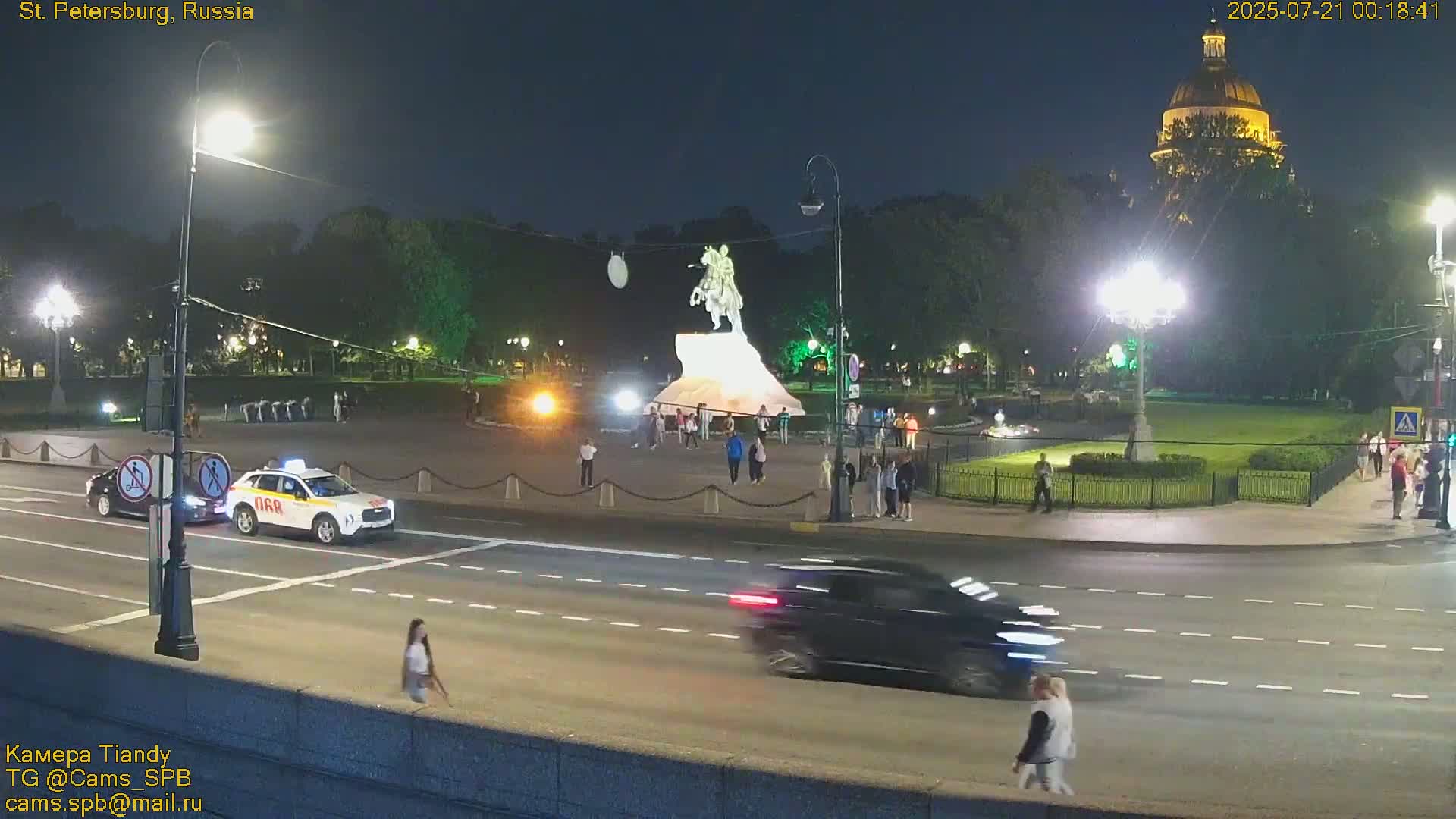 Bronze Horseman (Mednyy Vsadnik) & Saint Isaac Cathedral (Isaakiyevskiy Sobor) from Senate Square  Live Cam - Admiralteysky Okrug, Admiralteysky, Saint Petersburg, Northwestern (Severo-Zapadnyy), Russia 