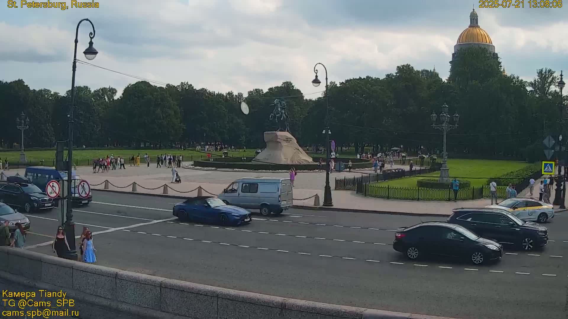 Bronze Horseman (Mednyy Vsadnik) & Saint Isaac Cathedral (Isaakiyevskiy Sobor) from Senate Square  Live Cam - Admiralteysky Okrug, Admiralteysky, Saint Petersburg, Northwestern (Severo-Zapadnyy), Russia 
