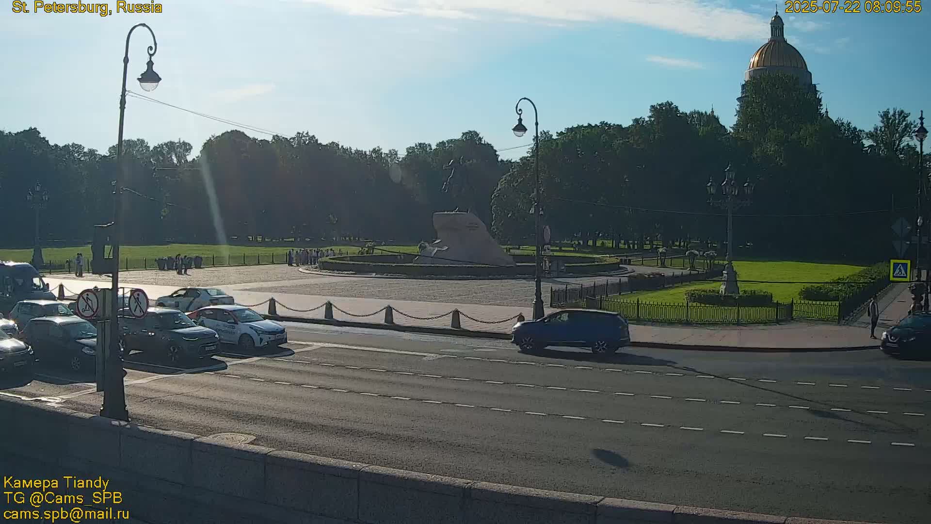 Bronze Horseman (Mednyy Vsadnik) & Saint Isaac Cathedral (Isaakiyevskiy Sobor) from Senate Square  Live Cam - Admiralteysky Okrug, Admiralteysky, Saint Petersburg, Northwestern (Severo-Zapadnyy), Russia 