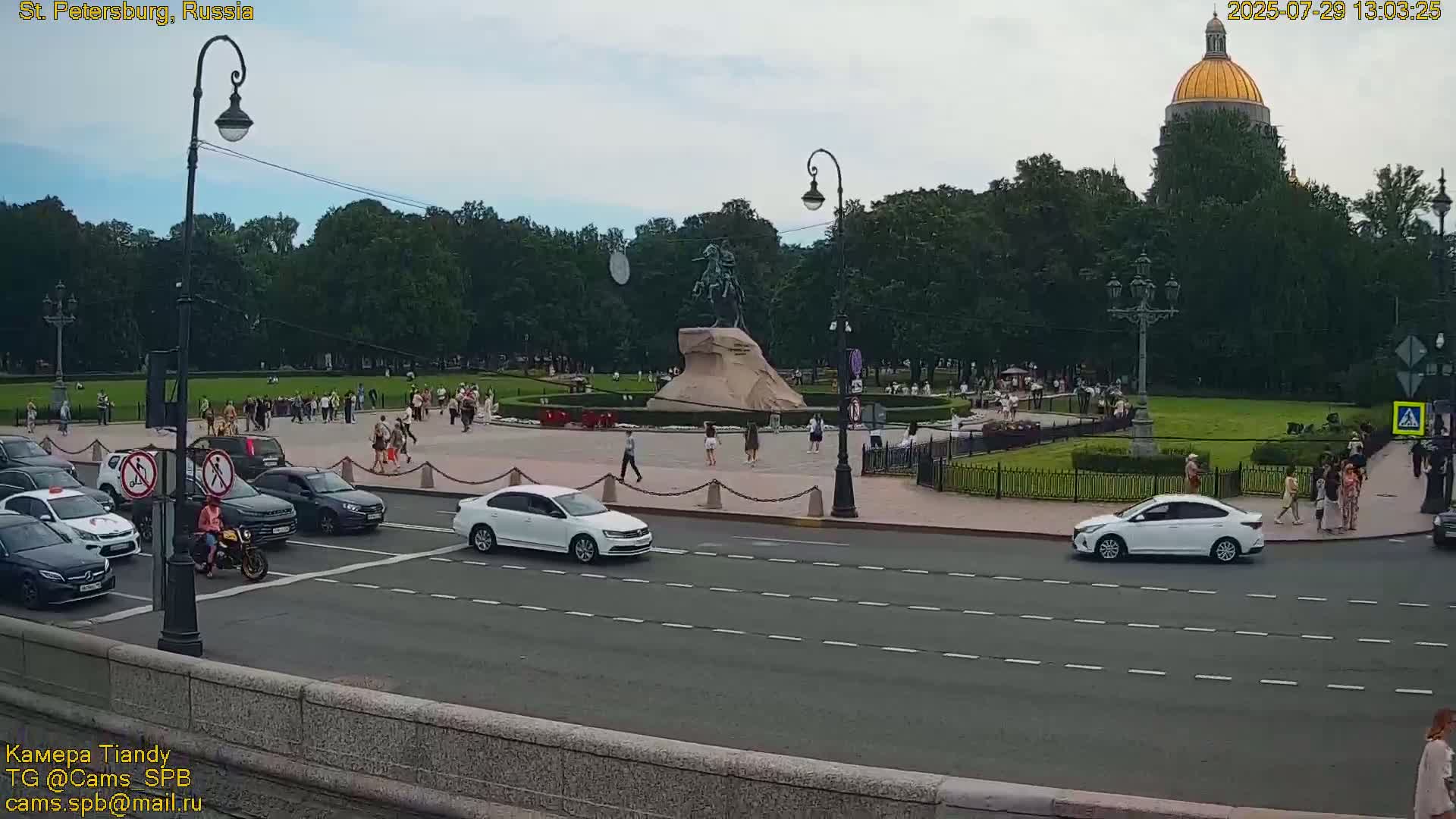 Bronze Horseman (Mednyy Vsadnik) & Saint Isaac Cathedral (Isaakiyevskiy Sobor) from Senate Square  Live Cam - Admiralteysky Okrug, Admiralteysky, Saint Petersburg, Northwestern (Severo-Zapadnyy), Russia 