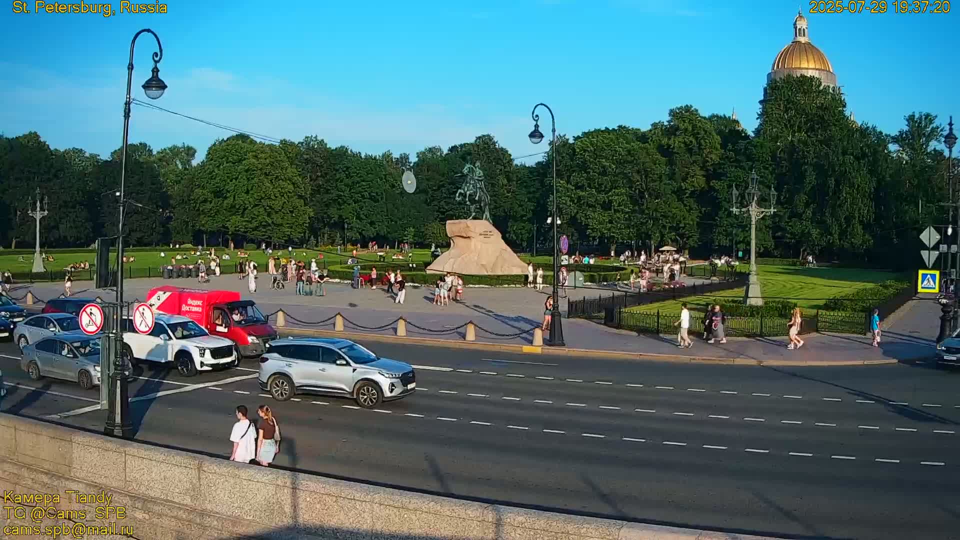 Bronze Horseman (Mednyy Vsadnik) & Saint Isaac Cathedral (Isaakiyevskiy Sobor) from Senate Square  Live Cam - Admiralteysky Okrug, Admiralteysky, Saint Petersburg, Northwestern (Severo-Zapadnyy), Russia 