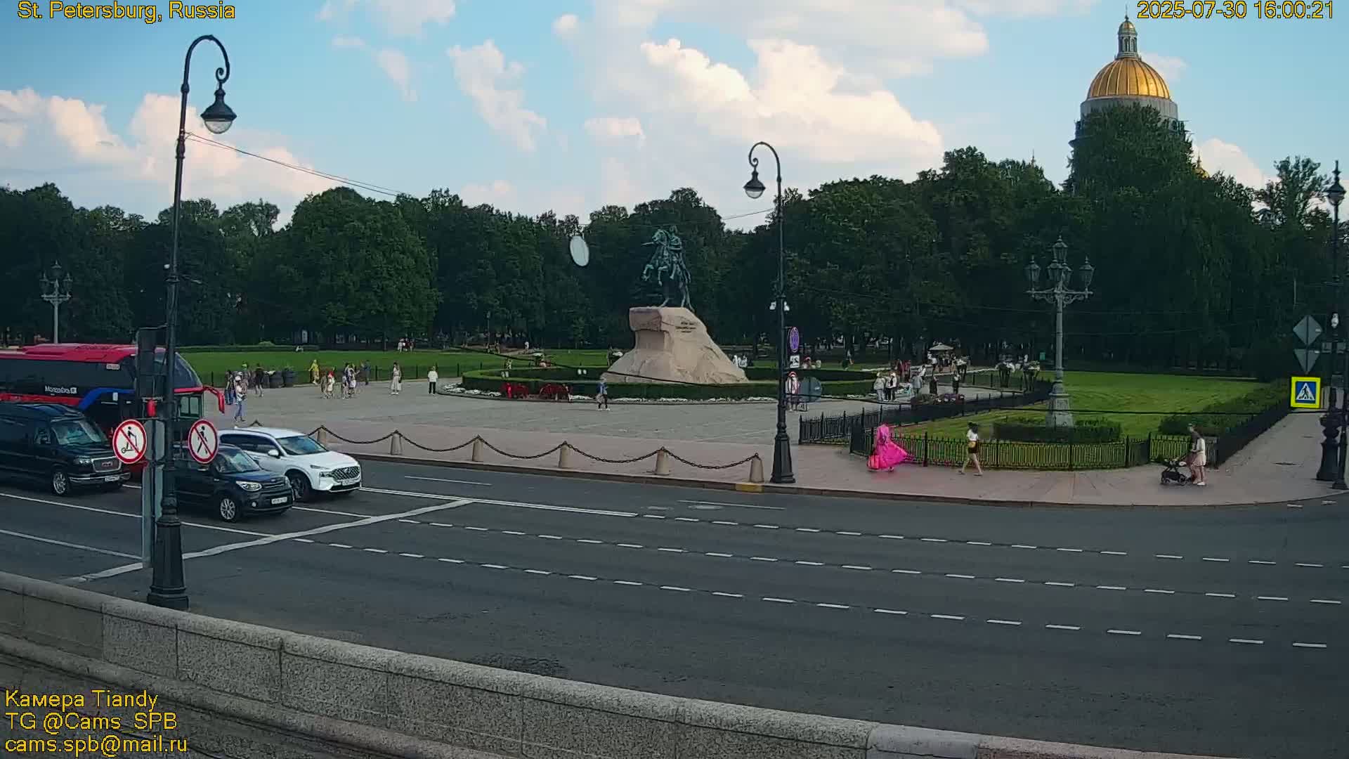 Bronze Horseman (Mednyy Vsadnik) & Saint Isaac Cathedral (Isaakiyevskiy Sobor) from Senate Square  Live Cam - Admiralteysky Okrug, Admiralteysky, Saint Petersburg, Northwestern (Severo-Zapadnyy), Russia 