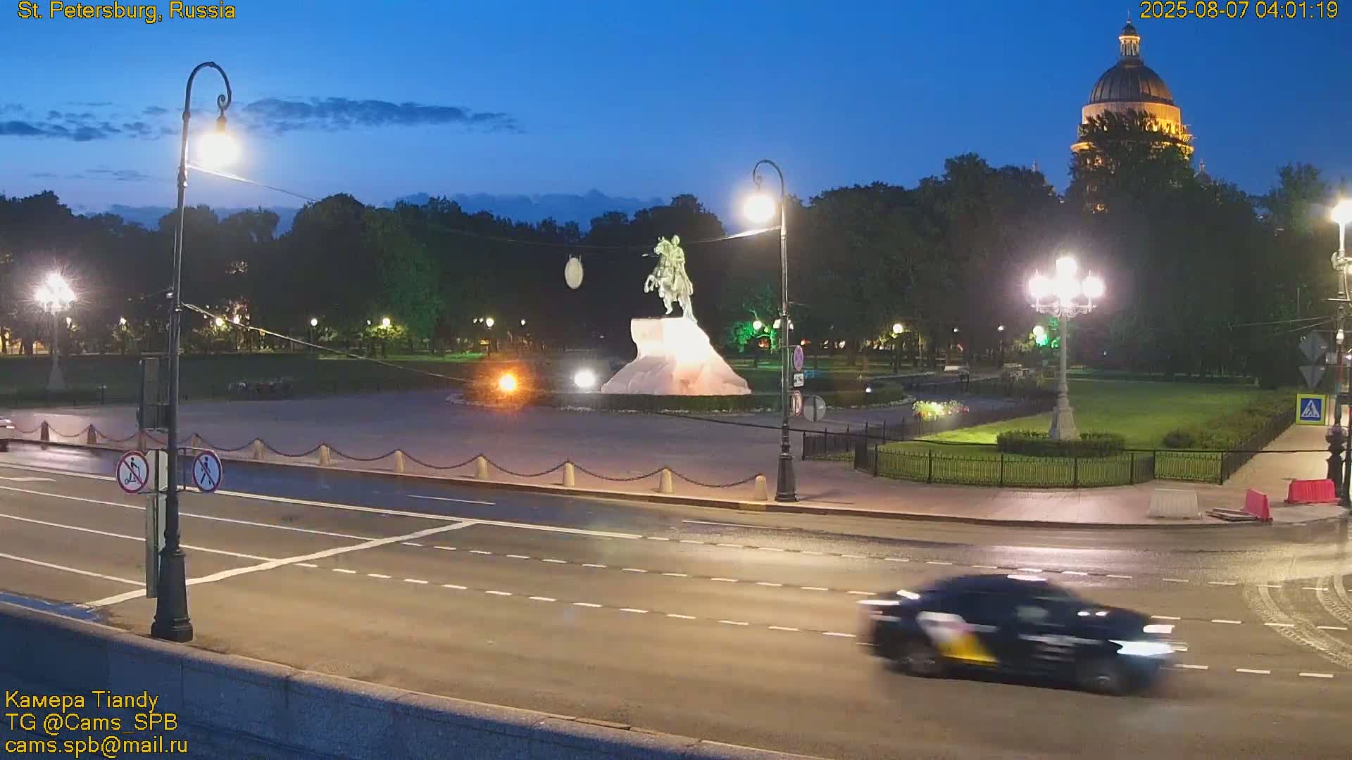 Bronze Horseman (Mednyy Vsadnik) & Saint Isaac Cathedral (Isaakiyevskiy Sobor) from Senate Square  Live Cam - Admiralteysky Okrug, Admiralteysky, Saint Petersburg, Northwestern (Severo-Zapadnyy), Russia 