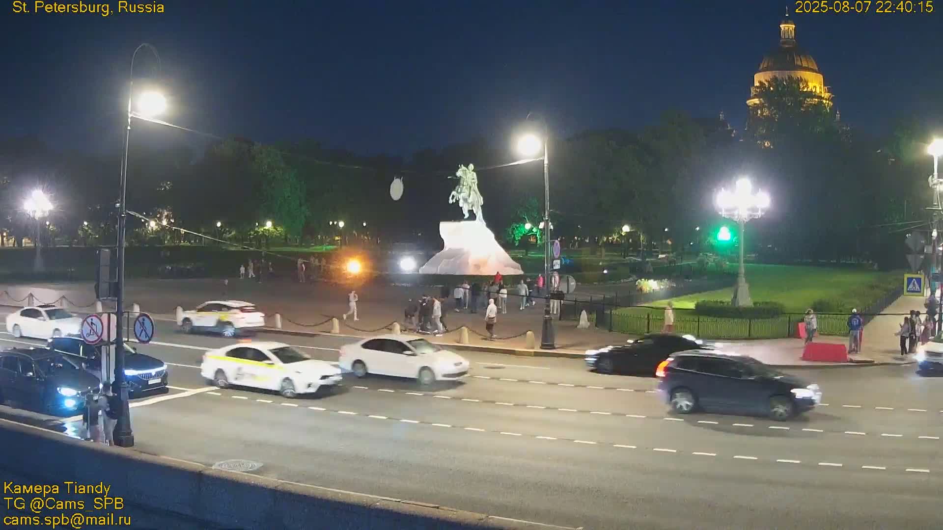 Bronze Horseman (Mednyy Vsadnik) & Saint Isaac Cathedral (Isaakiyevskiy Sobor) from Senate Square  Live Cam - Admiralteysky Okrug, Admiralteysky, Saint Petersburg, Northwestern (Severo-Zapadnyy), Russia 