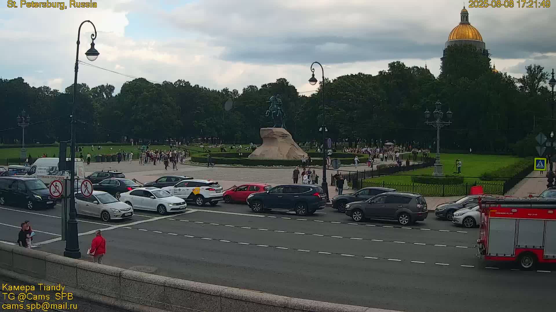 Bronze Horseman (Mednyy Vsadnik) & Saint Isaac Cathedral (Isaakiyevskiy Sobor) from Senate Square  Live Cam - Admiralteysky Okrug, Admiralteysky, Saint Petersburg, Northwestern (Severo-Zapadnyy), Russia 