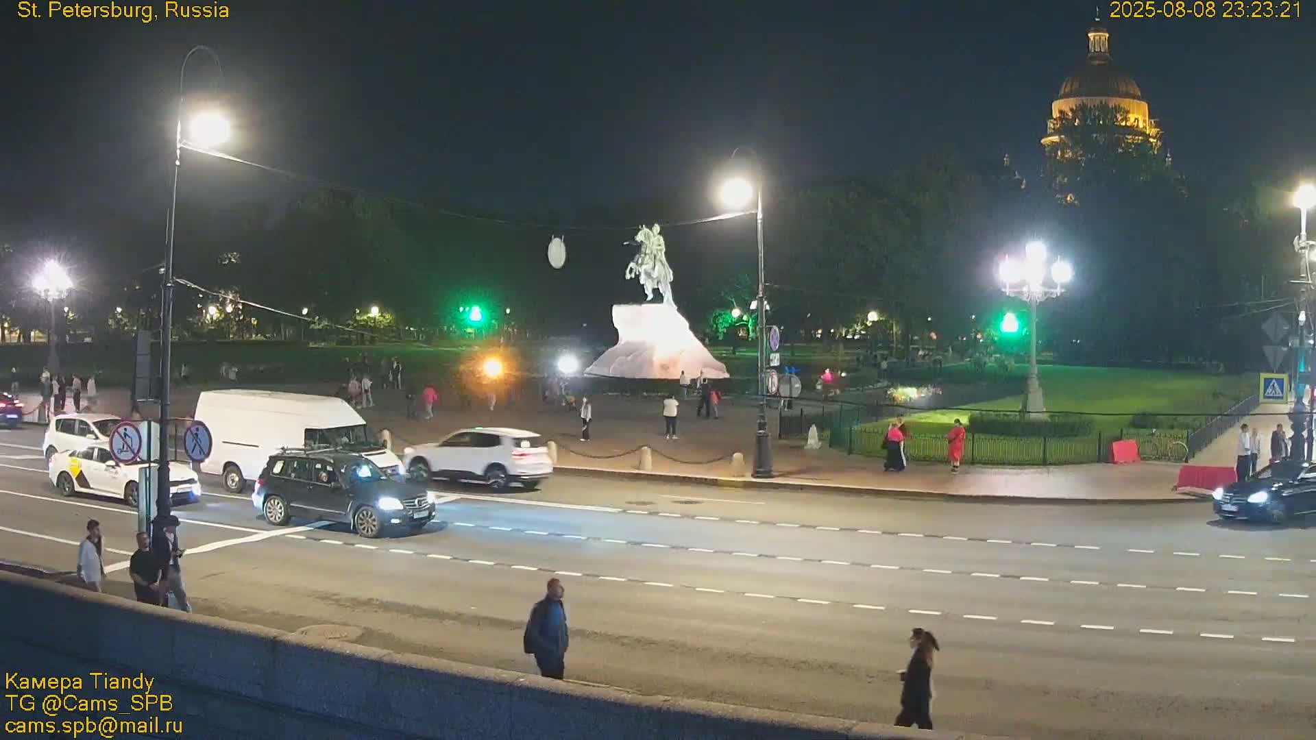 Bronze Horseman (Mednyy Vsadnik) & Saint Isaac Cathedral (Isaakiyevskiy Sobor) from Senate Square  Live Cam - Admiralteysky Okrug, Admiralteysky, Saint Petersburg, Northwestern (Severo-Zapadnyy), Russia 