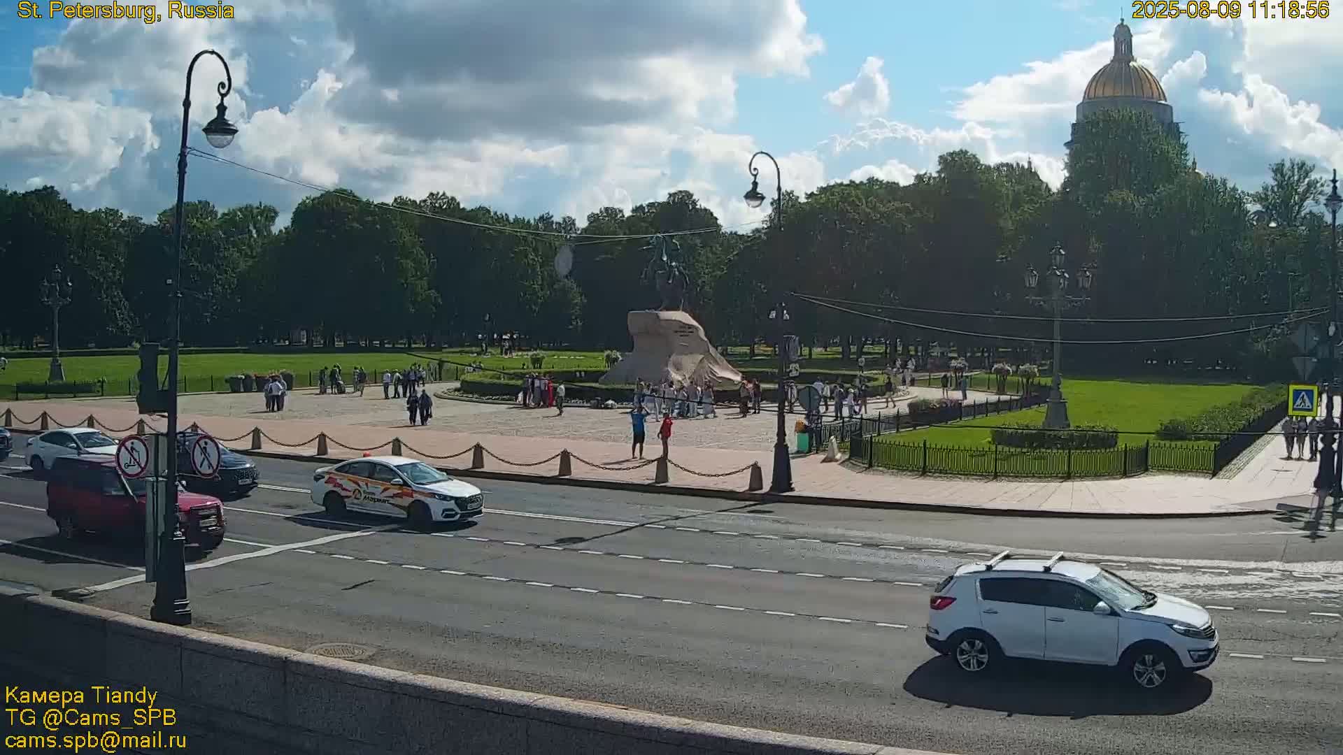 Bronze Horseman (Mednyy Vsadnik) & Saint Isaac Cathedral (Isaakiyevskiy Sobor) from Senate Square  Live Cam - Admiralteysky Okrug, Admiralteysky, Saint Petersburg, Northwestern (Severo-Zapadnyy), Russia 