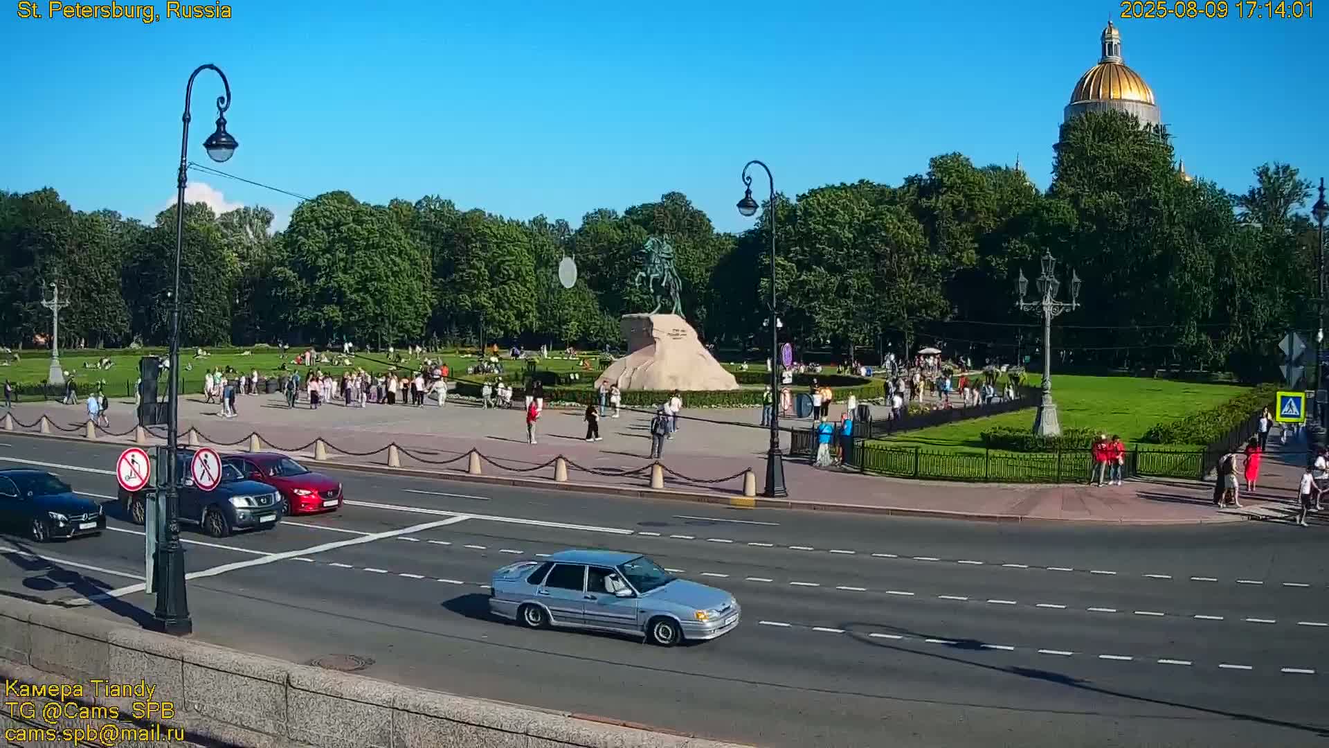 Bronze Horseman (Mednyy Vsadnik) & Saint Isaac Cathedral (Isaakiyevskiy Sobor) from Senate Square  Live Cam - Admiralteysky Okrug, Admiralteysky, Saint Petersburg, Northwestern (Severo-Zapadnyy), Russia 