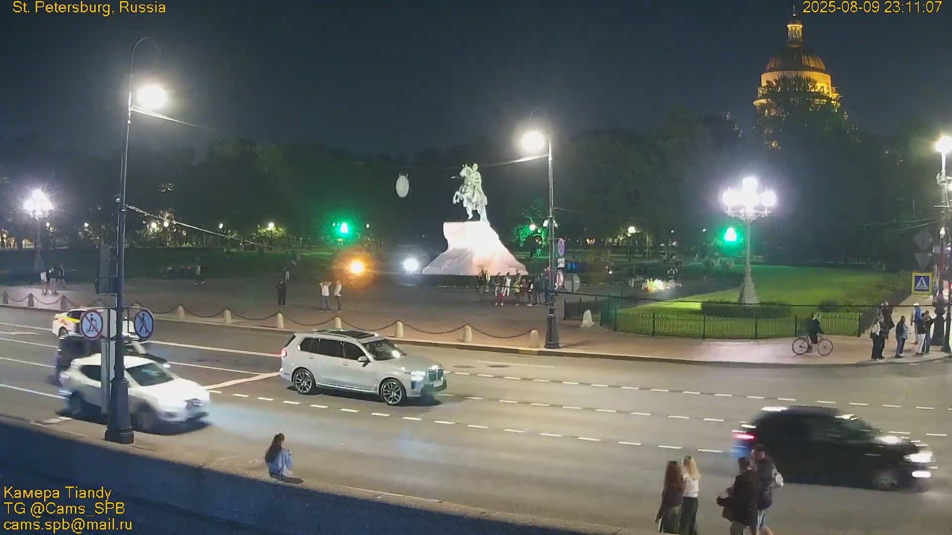 Bronze Horseman (Mednyy Vsadnik) & Saint Isaac Cathedral (Isaakiyevskiy Sobor) from Senate Square  Live Cam - Admiralteysky Okrug, Admiralteysky, Saint Petersburg, Northwestern (Severo-Zapadnyy), Russia 