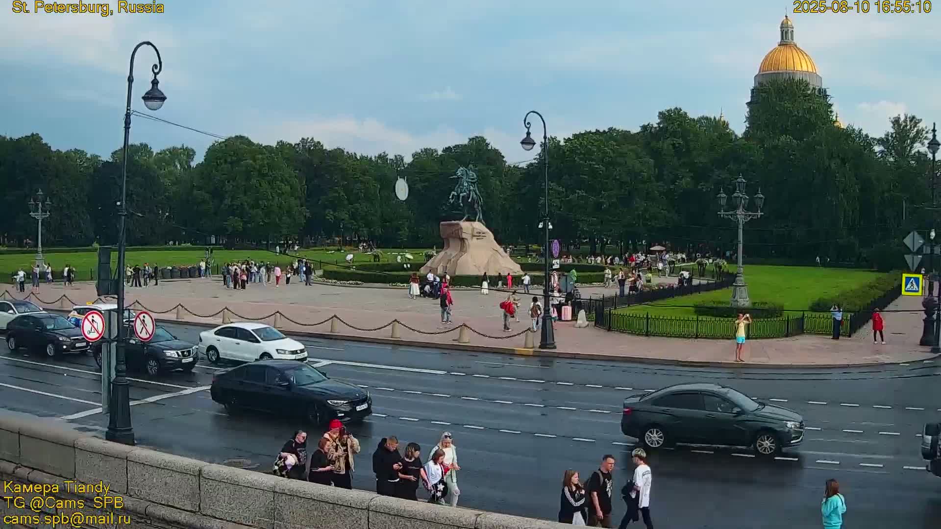 Bronze Horseman (Mednyy Vsadnik) & Saint Isaac Cathedral (Isaakiyevskiy Sobor) from Senate Square  Live Cam - Admiralteysky Okrug, Admiralteysky, Saint Petersburg, Northwestern (Severo-Zapadnyy), Russia 