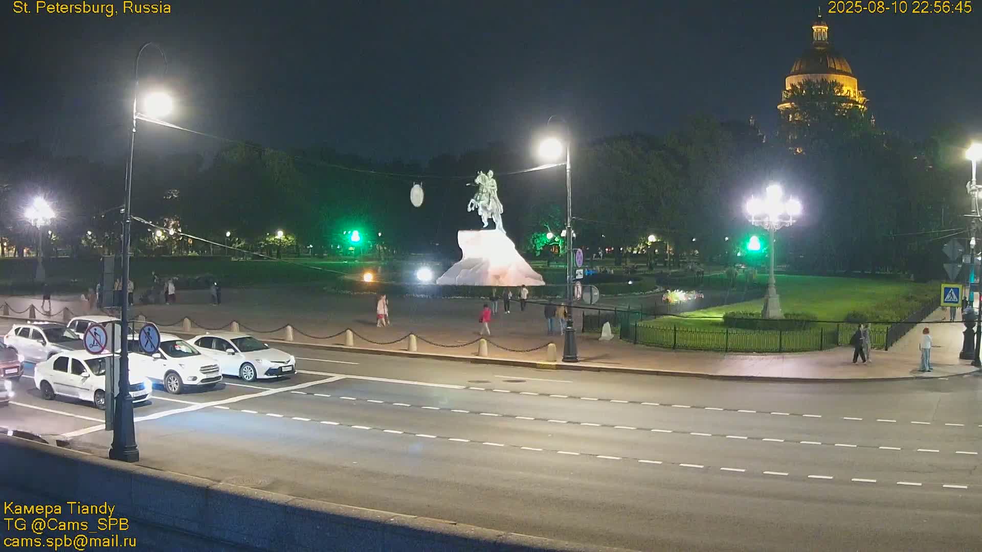 Bronze Horseman (Mednyy Vsadnik) & Saint Isaac Cathedral (Isaakiyevskiy Sobor) from Senate Square  Live Cam - Admiralteysky Okrug, Admiralteysky, Saint Petersburg, Northwestern (Severo-Zapadnyy), Russia 