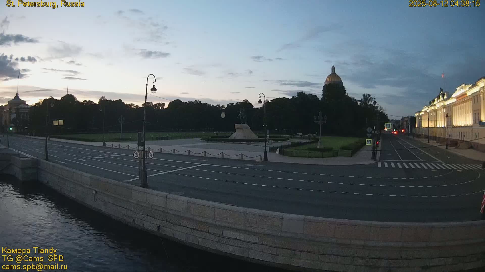 Bronze Horseman (Mednyy Vsadnik) & Saint Isaac Cathedral (Isaakiyevskiy Sobor) from Senate Square  Live Cam - Admiralteysky Okrug, Admiralteysky, Saint Petersburg, Northwestern (Severo-Zapadnyy), Russia 