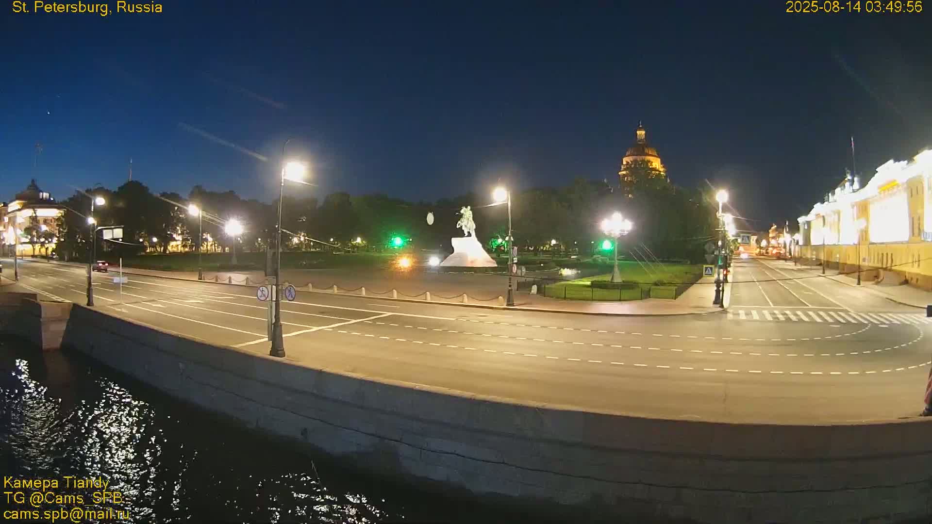 Bronze Horseman (Mednyy Vsadnik) & Saint Isaac Cathedral (Isaakiyevskiy Sobor) from Senate Square  Live Cam - Admiralteysky Okrug, Admiralteysky, Saint Petersburg, Northwestern (Severo-Zapadnyy), Russia 