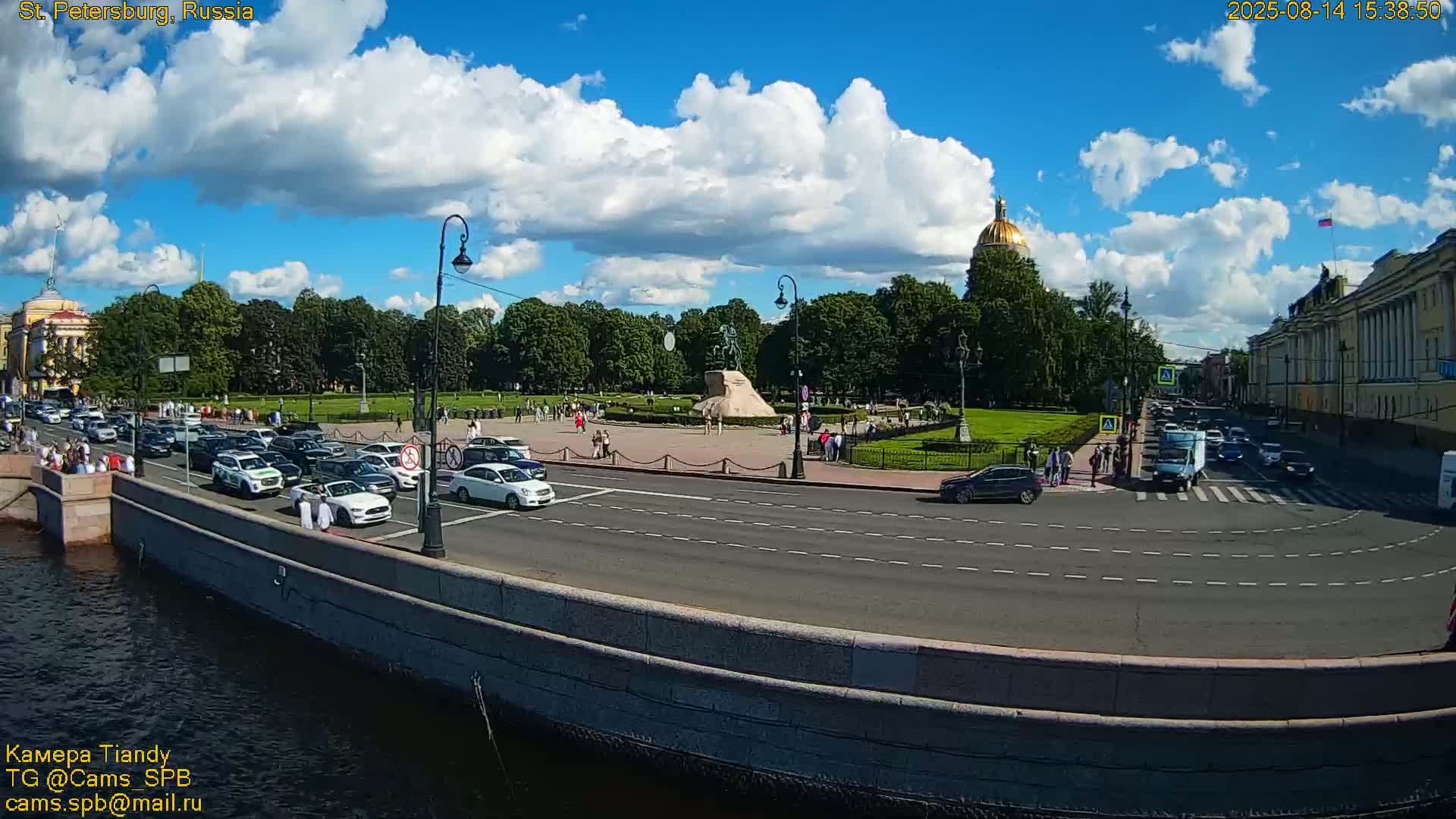 Bronze Horseman (Mednyy Vsadnik) & Saint Isaac Cathedral (Isaakiyevskiy Sobor) from Senate Square  Live Cam - Admiralteysky Okrug, Admiralteysky, Saint Petersburg, Northwestern (Severo-Zapadnyy), Russia 