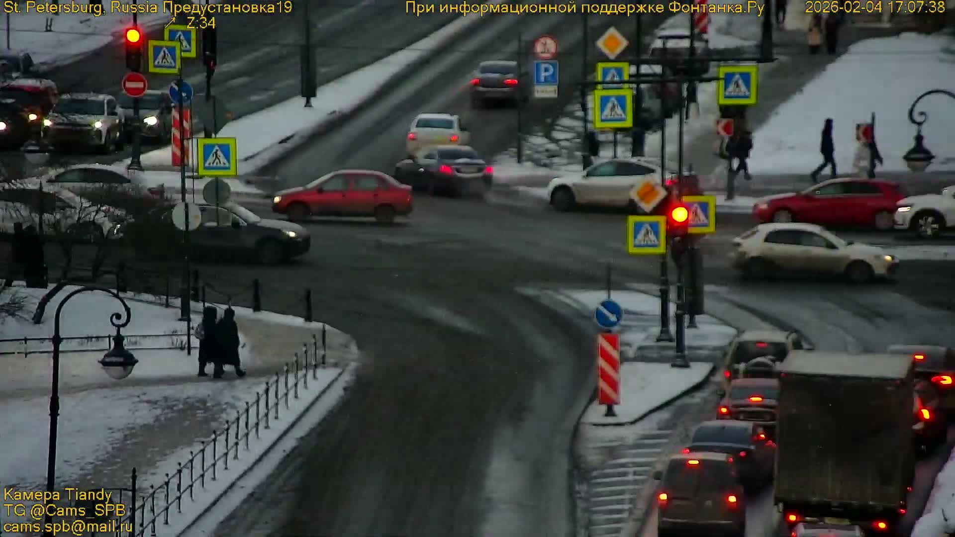 Bronze Horseman (Mednyy Vsadnik) & Saint Isaac Cathedral (Isaakiyevskiy Sobor) from Senate Square  Live Cam - Admiralteysky Okrug, Admiralteysky, Saint Petersburg, Northwestern (Severo-Zapadnyy), Russia 