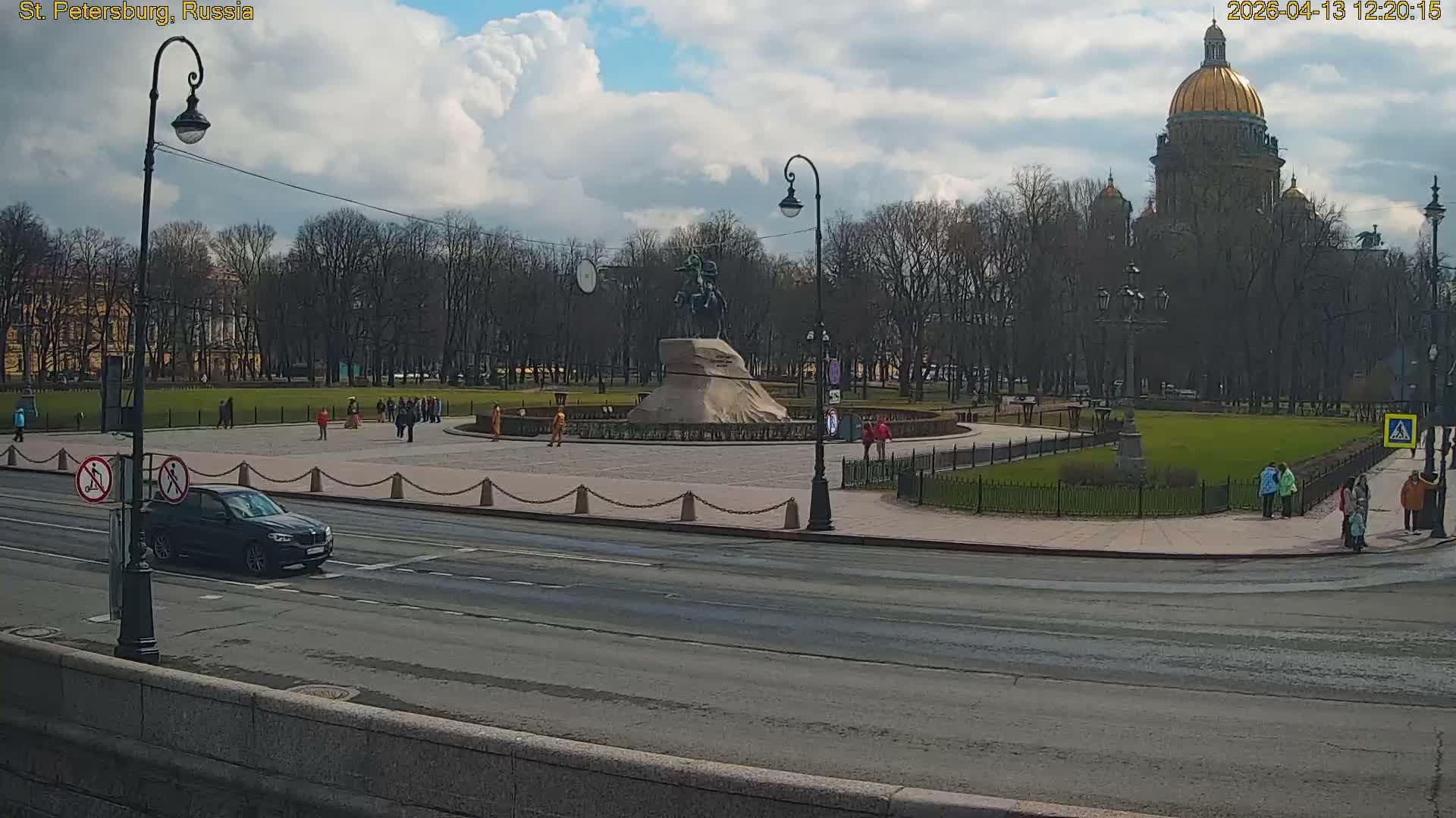 Bronze Horseman (Mednyy Vsadnik) & Saint Isaac Cathedral (Isaakiyevskiy Sobor) from Senate Square  Live Cam - Admiralteysky Okrug, Admiralteysky, Saint Petersburg, Northwestern (Severo-Zapadnyy), Russia 