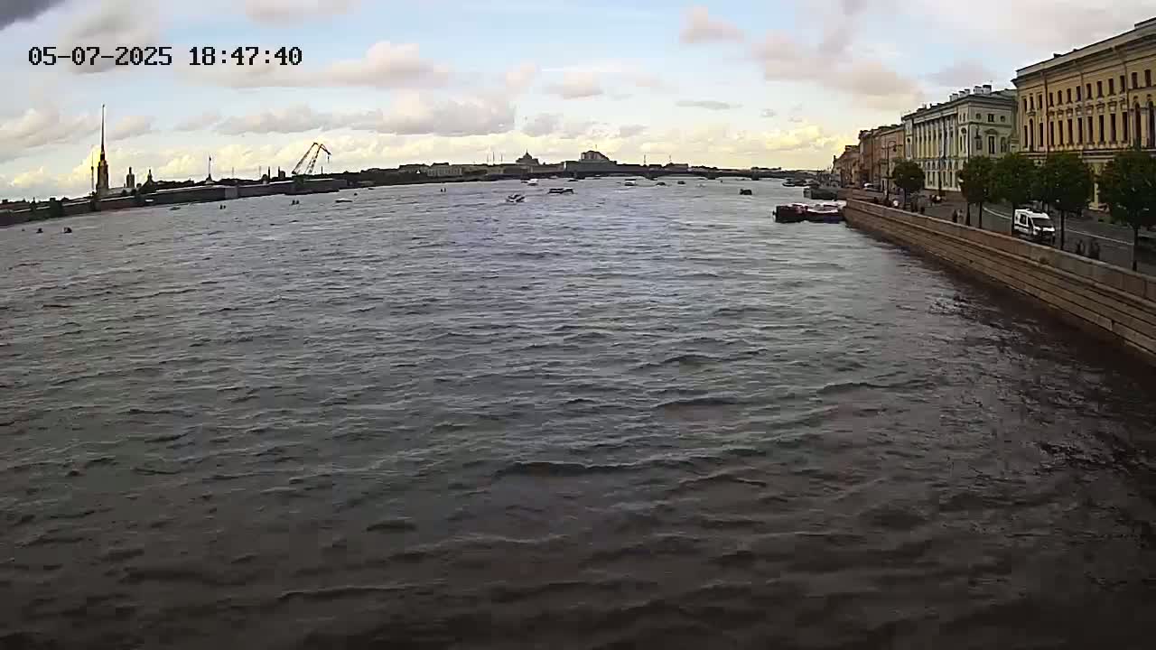 Reka Neva River Shipspotting Live Cam - Dvortsovy, Tsentralny, Saint Petersburg, Northwestern (Severo-Zapadnyy), Russia
