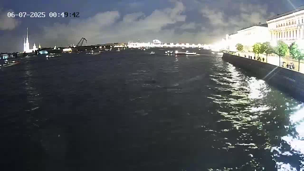 Reka Neva River Shipspotting Live Cam - Dvortsovy, Tsentralny, Saint Petersburg, Northwestern (Severo-Zapadnyy), Russia