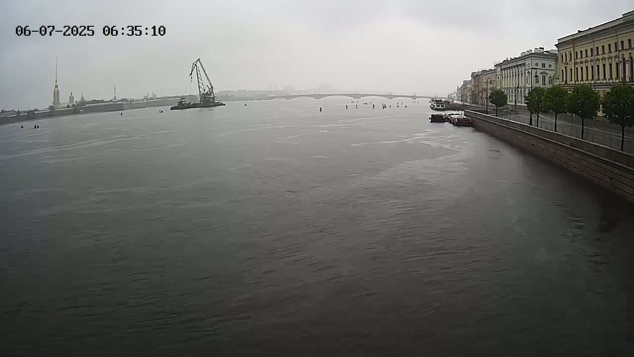 Reka Neva River Shipspotting Live Cam - Dvortsovy, Tsentralny, Saint Petersburg, Northwestern (Severo-Zapadnyy), Russia