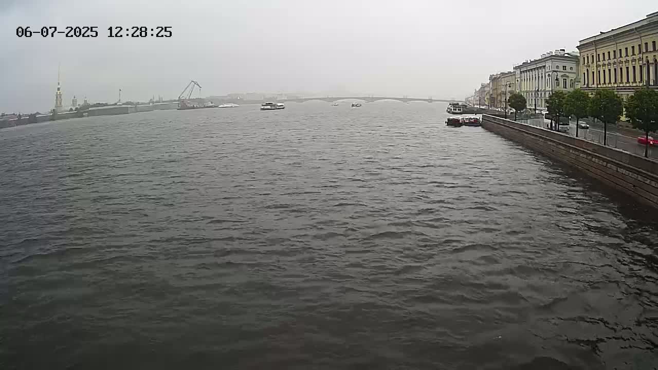 Reka Neva River Shipspotting Live Cam - Dvortsovy, Tsentralny, Saint Petersburg, Northwestern (Severo-Zapadnyy), Russia
