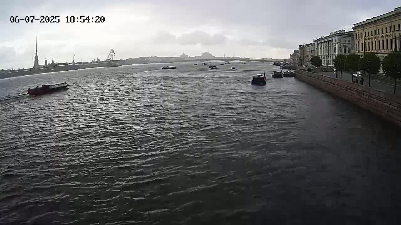 Reka Neva River Shipspotting Live Cam - Dvortsovy, Tsentralny, Saint Petersburg, Northwestern (Severo-Zapadnyy), Russia