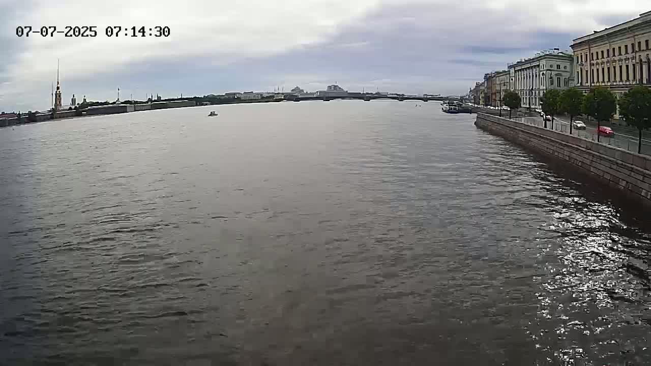 Reka Neva River Shipspotting Live Cam - Dvortsovy, Tsentralny, Saint Petersburg, Northwestern (Severo-Zapadnyy), Russia
