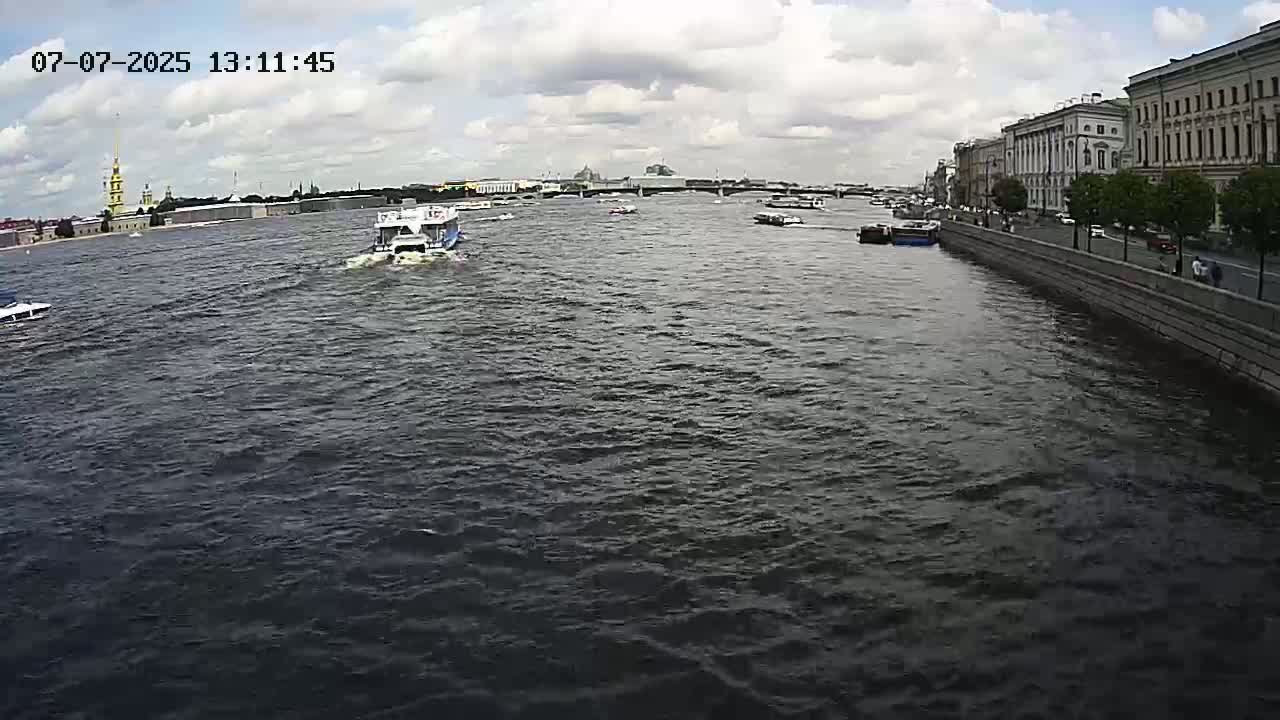 Reka Neva River Shipspotting Live Cam - Dvortsovy, Tsentralny, Saint Petersburg, Northwestern (Severo-Zapadnyy), Russia