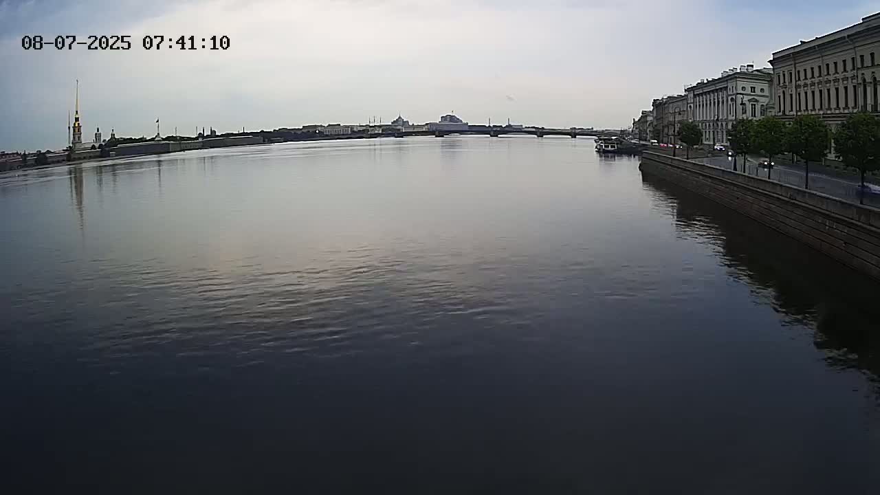 Reka Neva River Shipspotting Live Cam - Dvortsovy, Tsentralny, Saint Petersburg, Northwestern (Severo-Zapadnyy), Russia