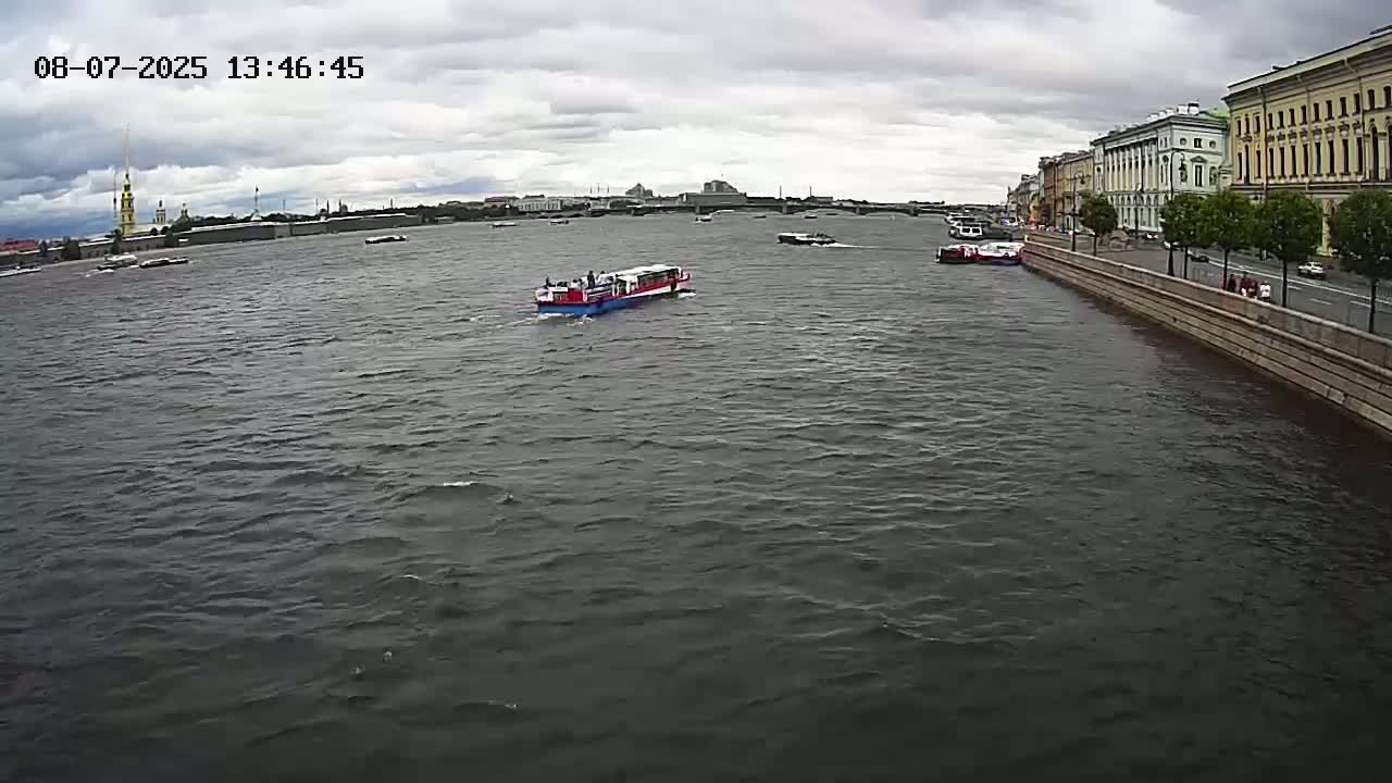 Reka Neva River Shipspotting Live Cam - Dvortsovy, Tsentralny, Saint Petersburg, Northwestern (Severo-Zapadnyy), Russia