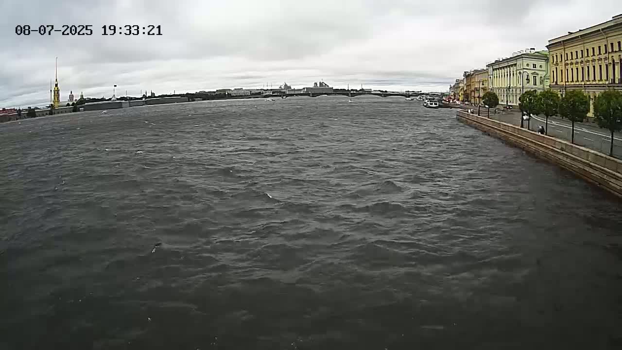 Reka Neva River Shipspotting Live Cam - Dvortsovy, Tsentralny, Saint Petersburg, Northwestern (Severo-Zapadnyy), Russia