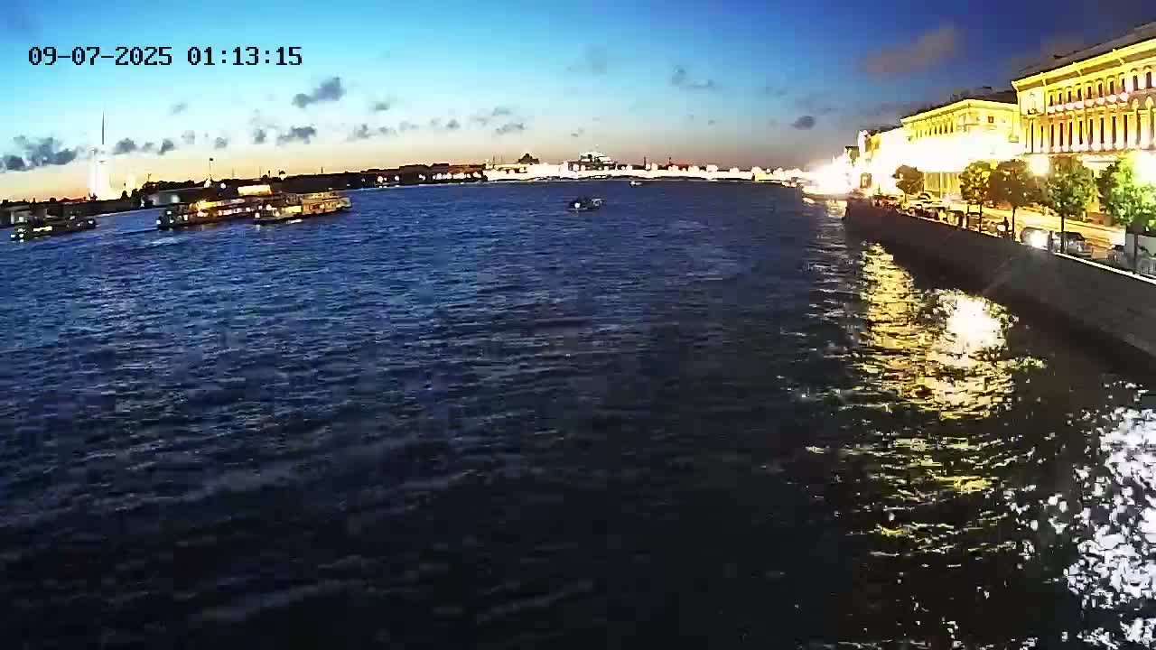 Reka Neva River Shipspotting Live Cam - Dvortsovy, Tsentralny, Saint Petersburg, Northwestern (Severo-Zapadnyy), Russia