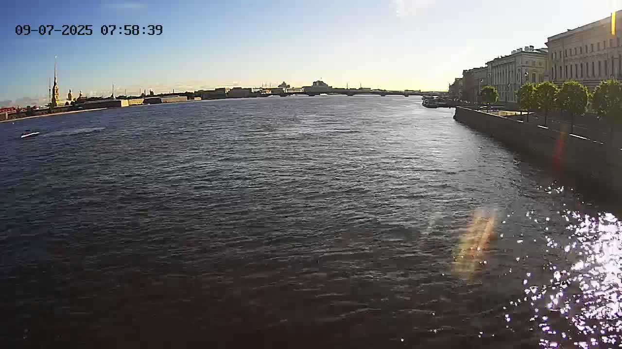 Reka Neva River Shipspotting Live Cam - Dvortsovy, Tsentralny, Saint Petersburg, Northwestern (Severo-Zapadnyy), Russia