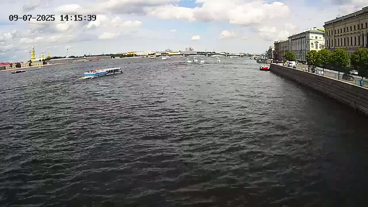 Reka Neva River Shipspotting Live Cam - Dvortsovy, Tsentralny, Saint Petersburg, Northwestern (Severo-Zapadnyy), Russia
