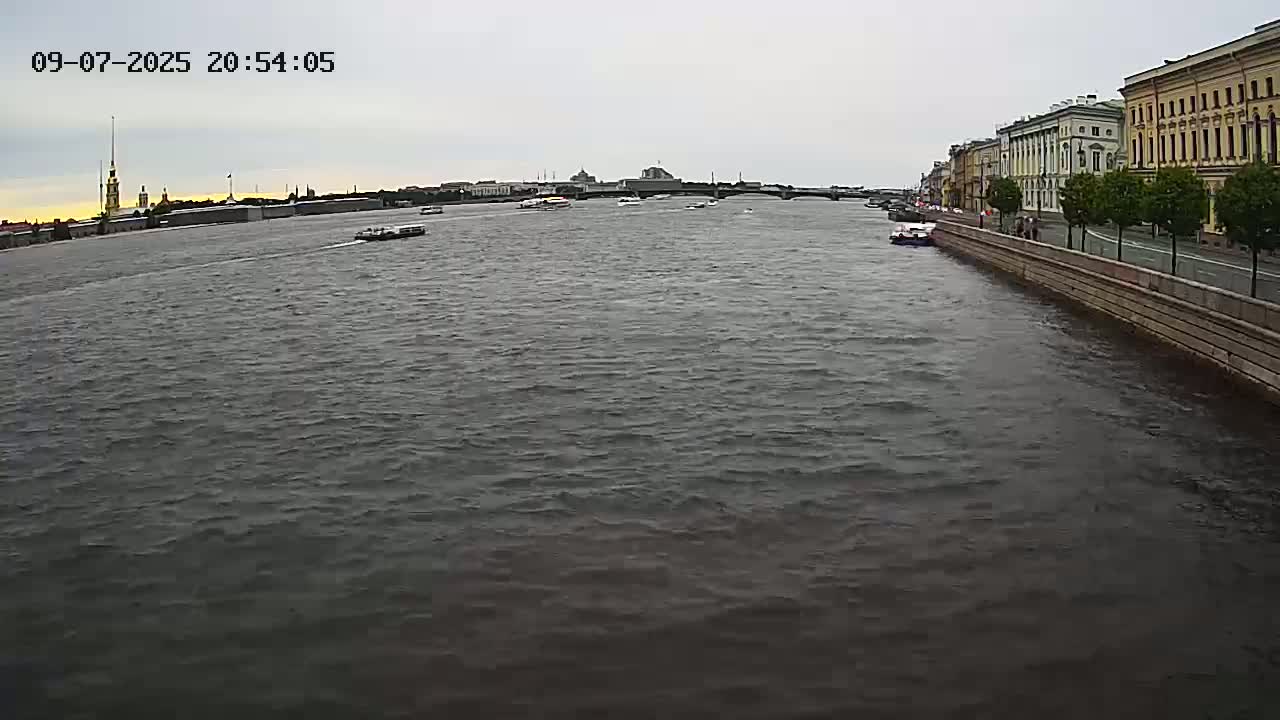 Reka Neva River Shipspotting Live Cam - Dvortsovy, Tsentralny, Saint Petersburg, Northwestern (Severo-Zapadnyy), Russia