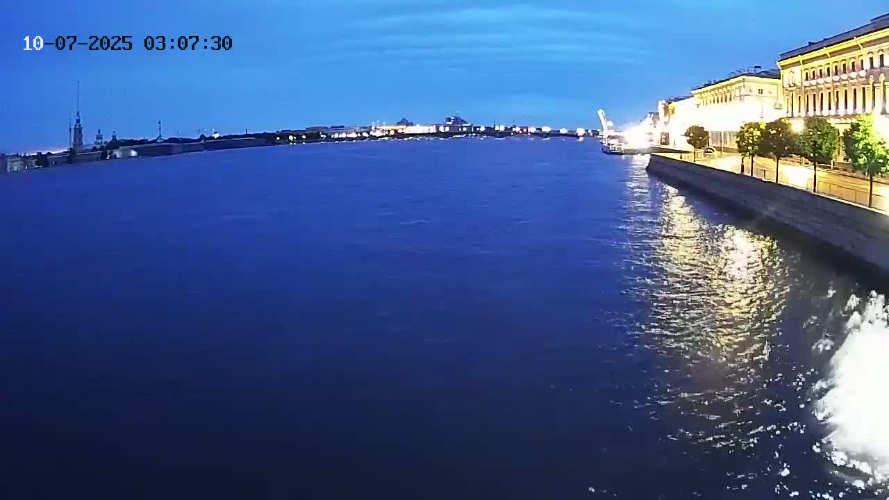 Reka Neva River Shipspotting Live Cam - Dvortsovy, Tsentralny, Saint Petersburg, Northwestern (Severo-Zapadnyy), Russia