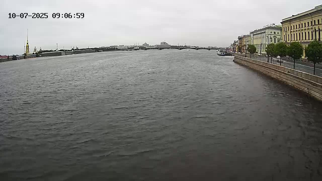 Reka Neva River Shipspotting Live Cam - Dvortsovy, Tsentralny, Saint Petersburg, Northwestern (Severo-Zapadnyy), Russia