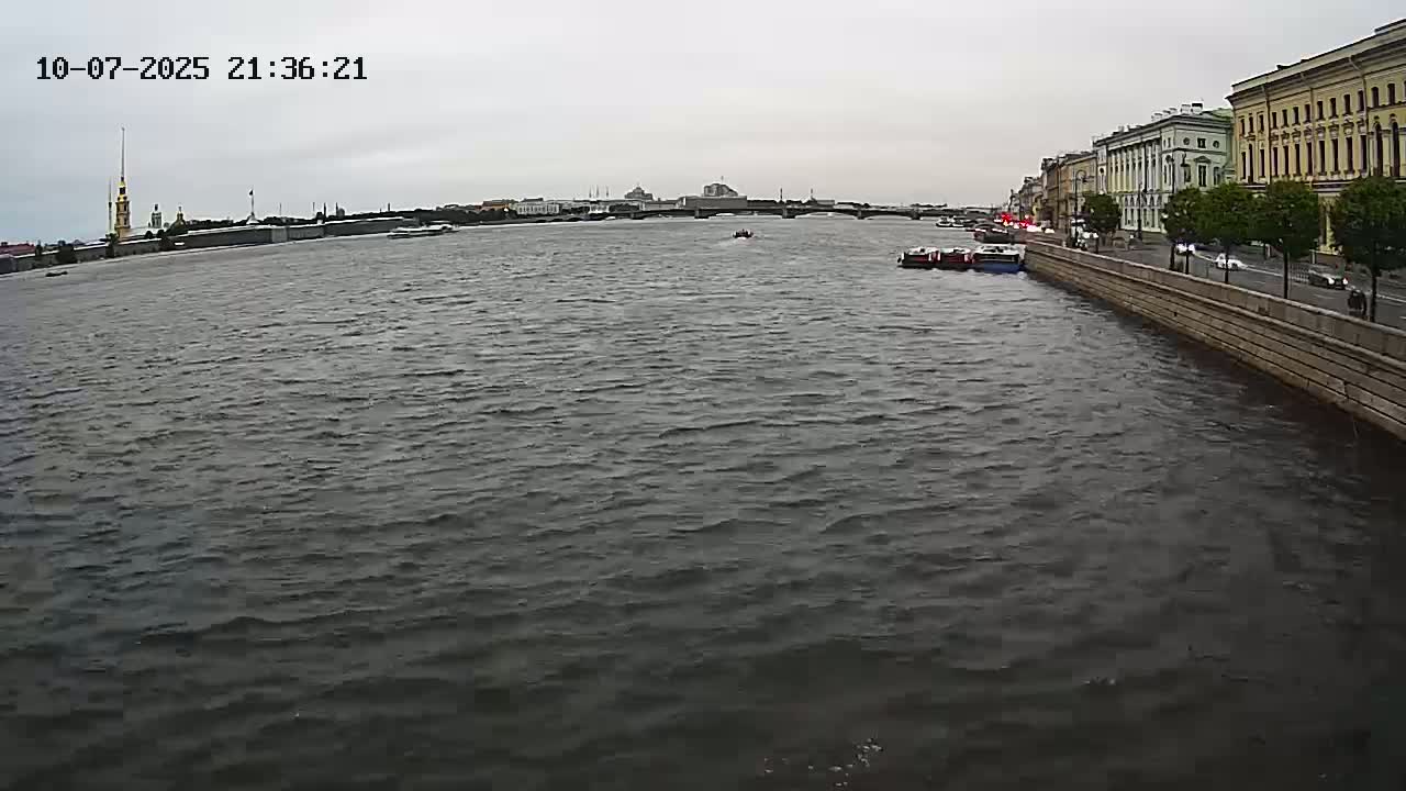 Reka Neva River Shipspotting Live Cam - Dvortsovy, Tsentralny, Saint Petersburg, Northwestern (Severo-Zapadnyy), Russia