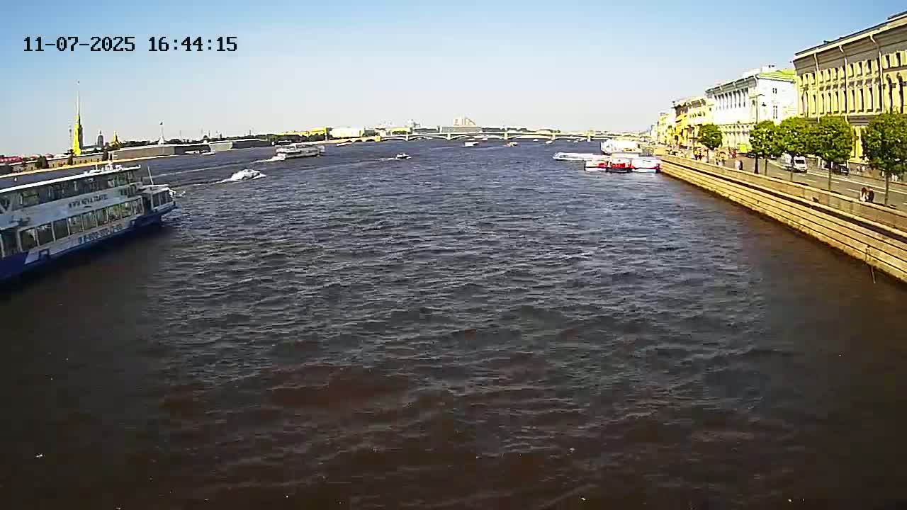 Reka Neva River Shipspotting Live Cam - Dvortsovy, Tsentralny, Saint Petersburg, Northwestern (Severo-Zapadnyy), Russia