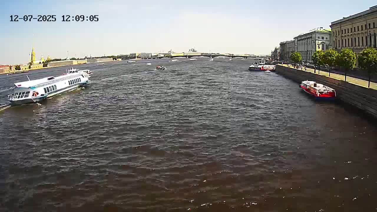Reka Neva River Shipspotting Live Cam - Dvortsovy, Tsentralny, Saint Petersburg, Northwestern (Severo-Zapadnyy), Russia