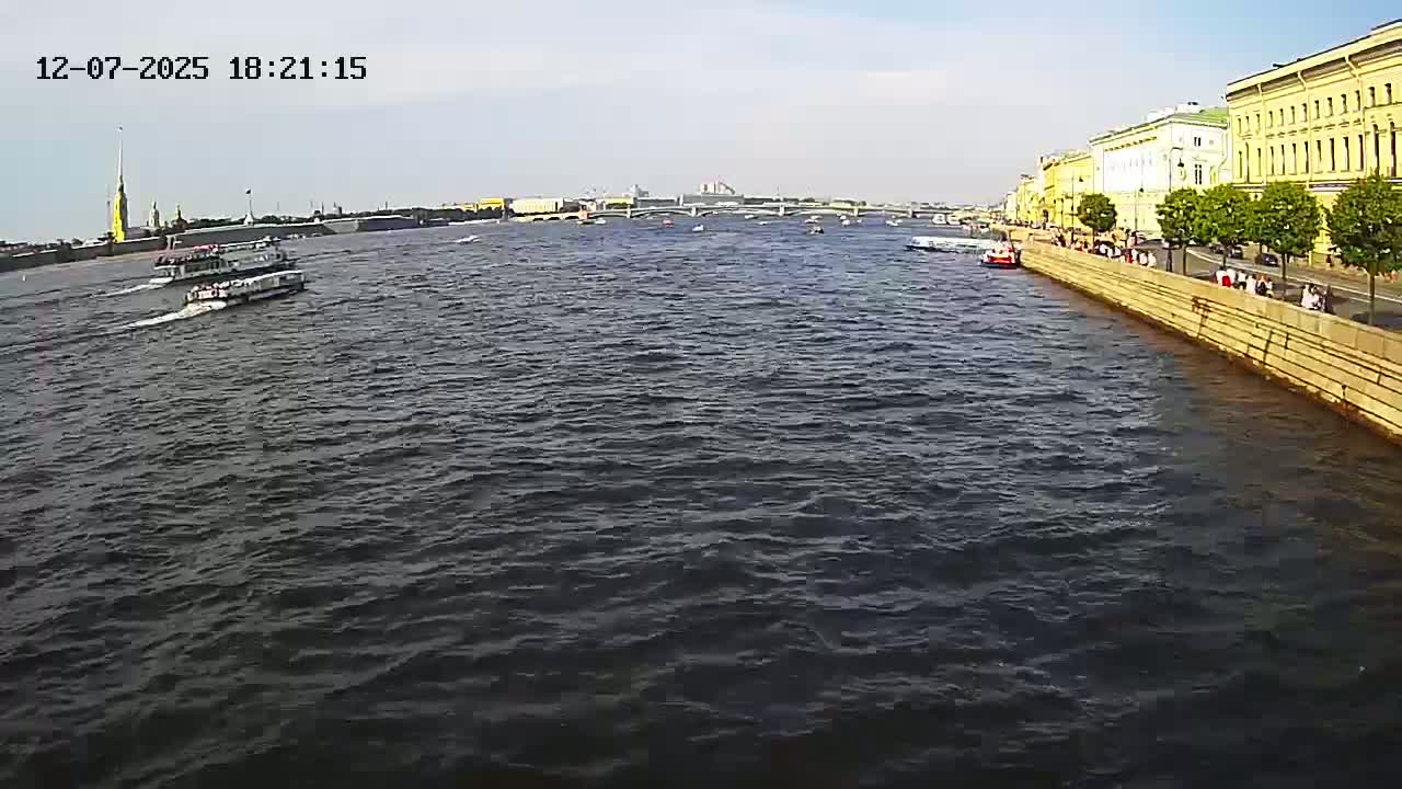 Reka Neva River Shipspotting Live Cam - Dvortsovy, Tsentralny, Saint Petersburg, Northwestern (Severo-Zapadnyy), Russia